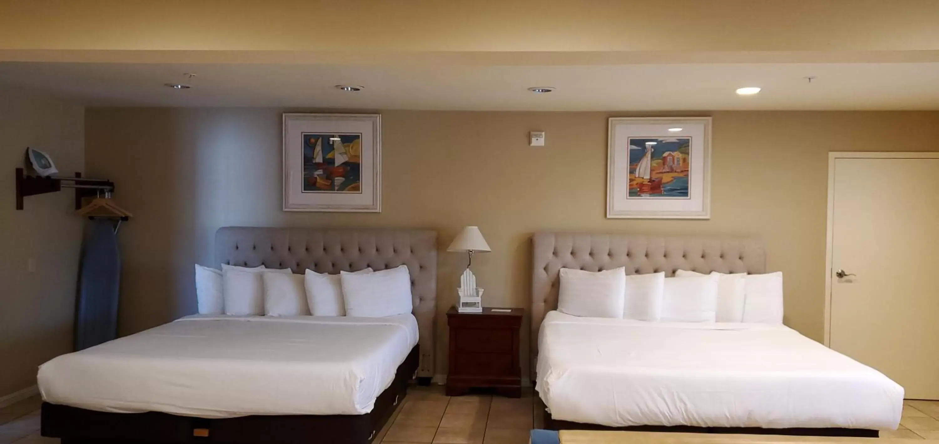 Bed in Morro Shores Inn And Suites