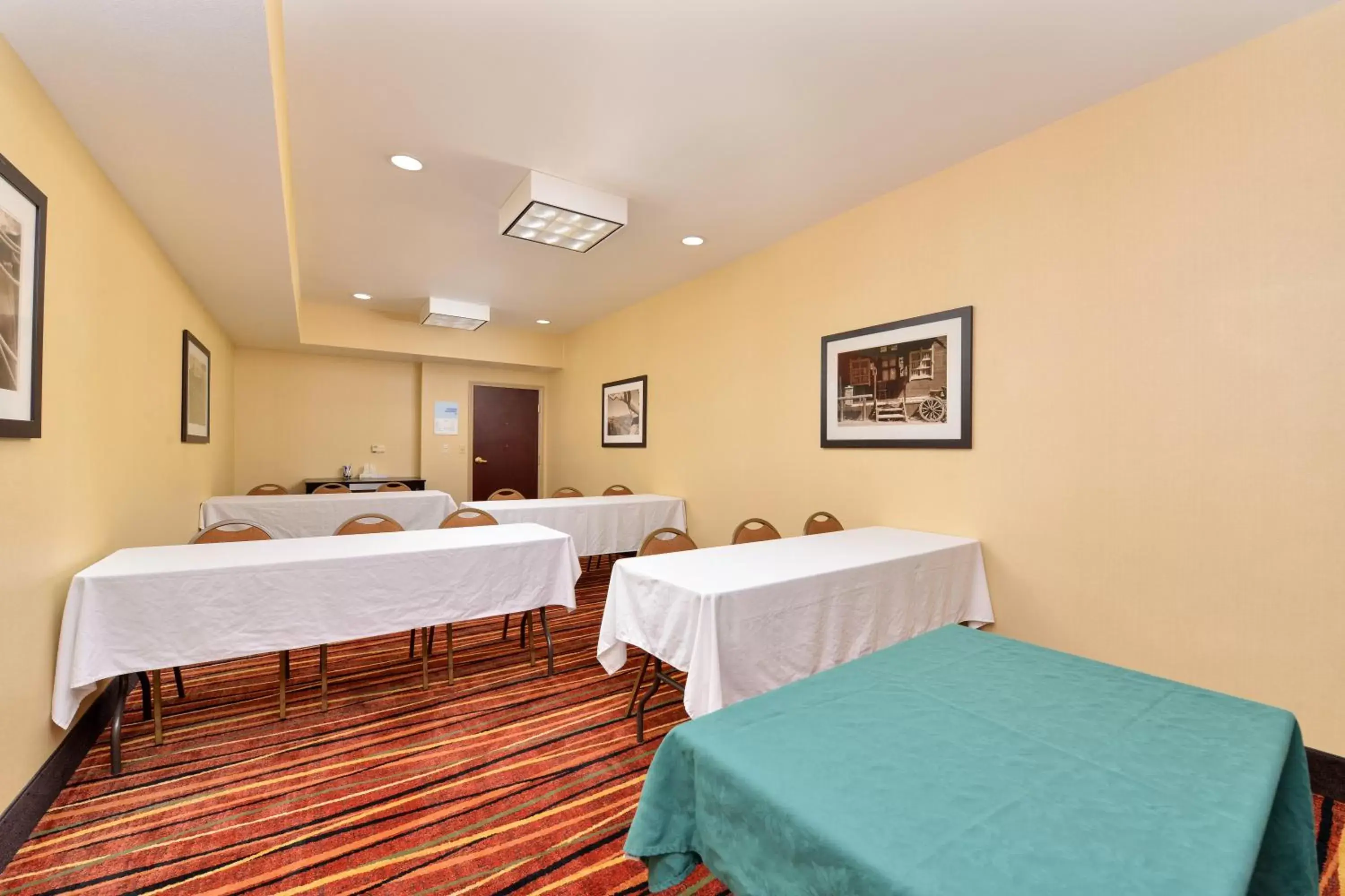 Meeting/conference room in Holiday Inn Express Hotel & Suites Austin SW - Sunset Valley, an IHG Hotel