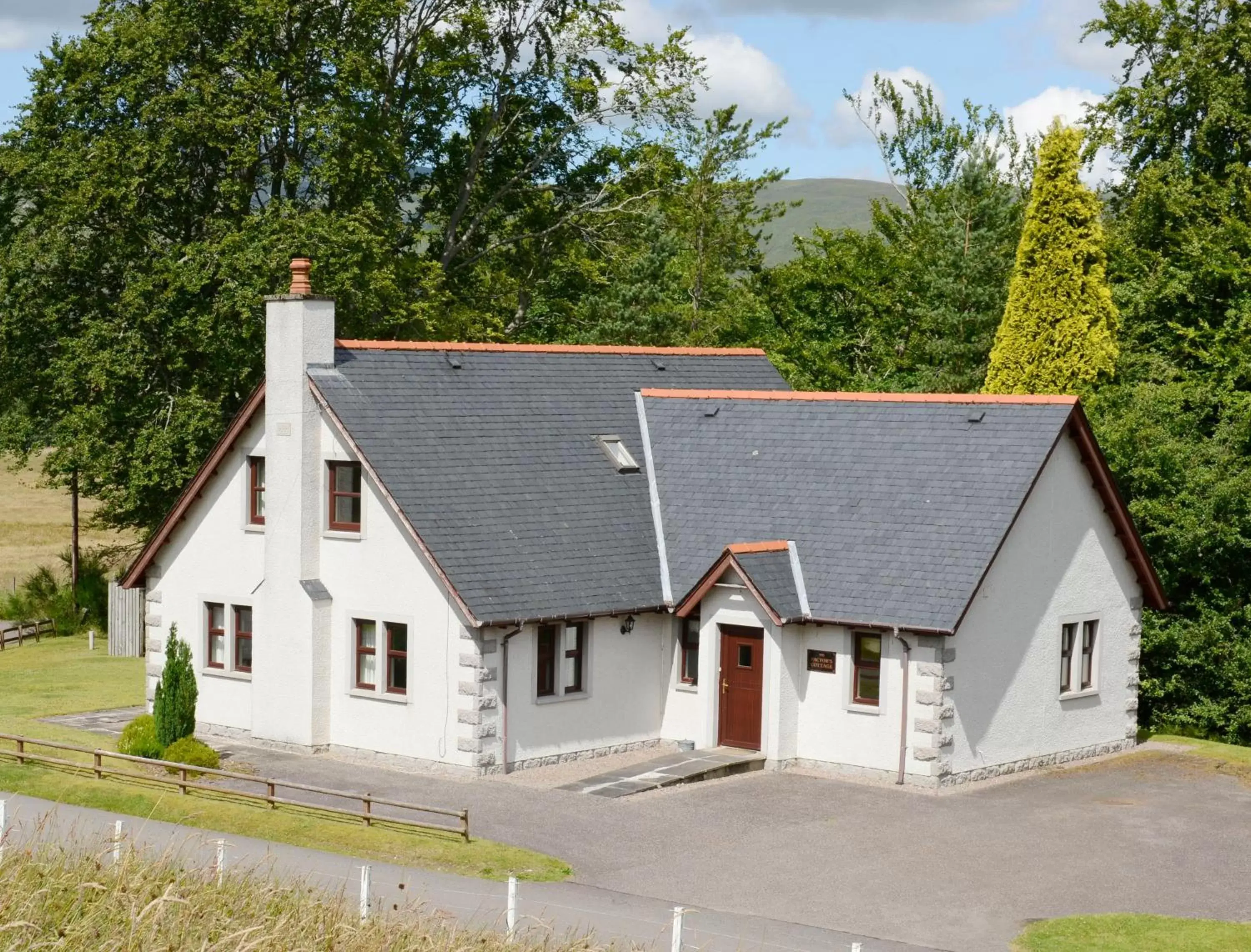 Facade/entrance, Property Building in The Factor's Inn & Factor's Cottage