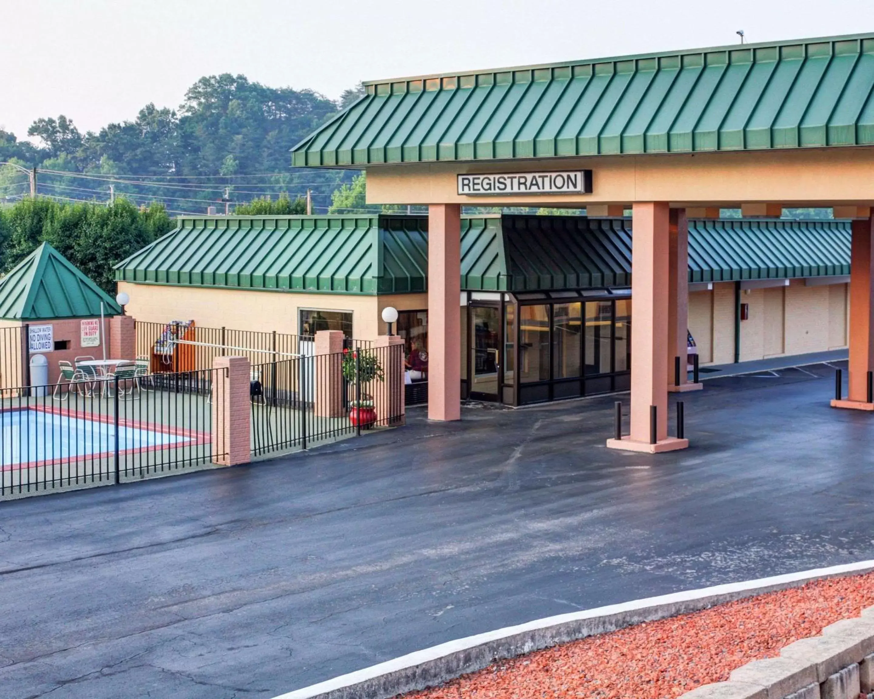 Property building in Econo Lodge - Rocky Top