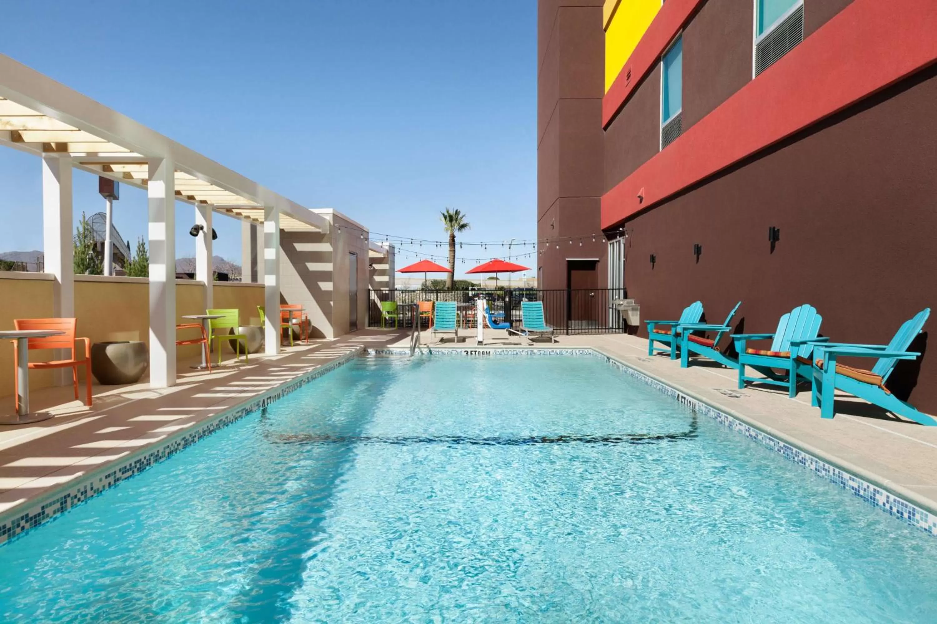 Swimming pool in Home2 Suites By Hilton El Paso Airport