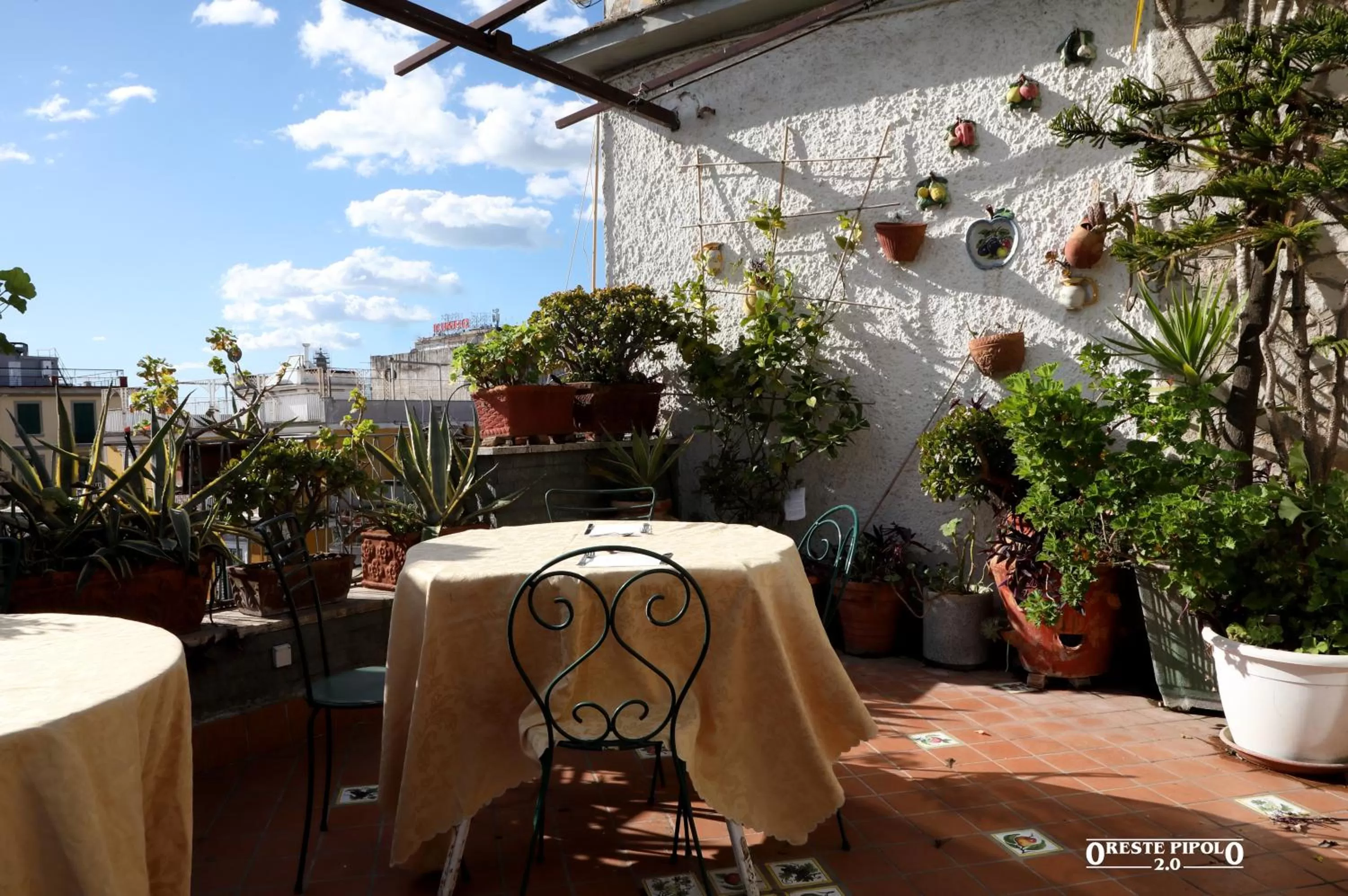 Restaurant/places to eat in Up Hotel