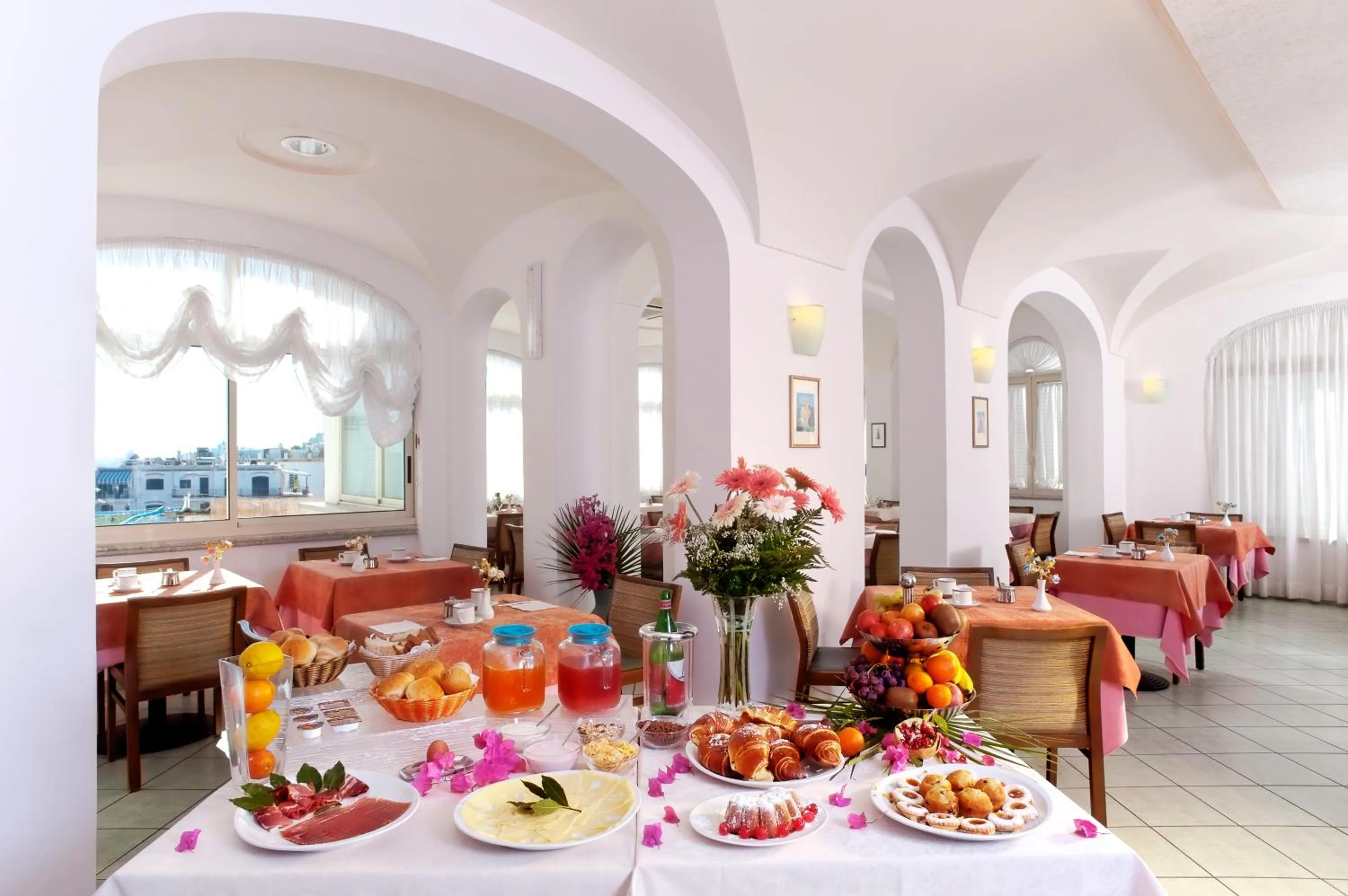 Restaurant/places to eat in Hotel Ulisse