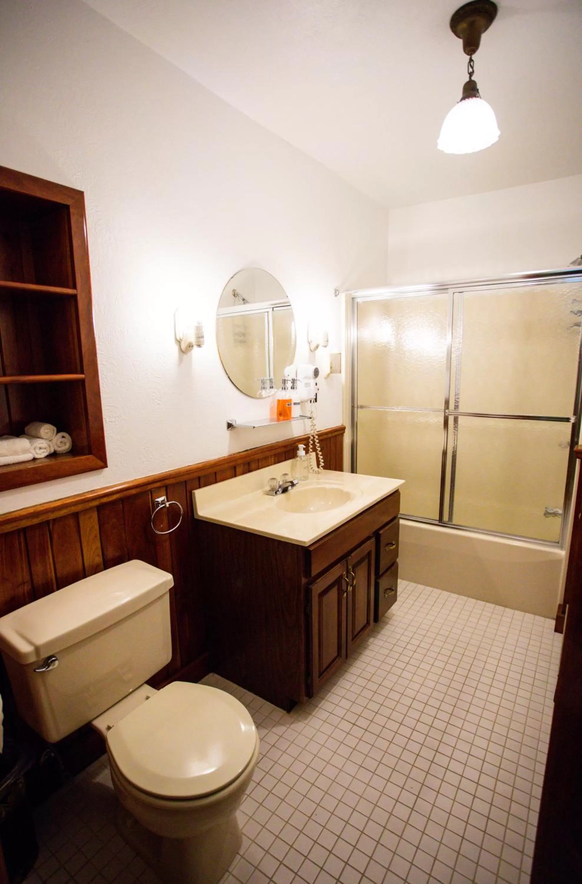 Bathroom in Baneberry Meadows B&B