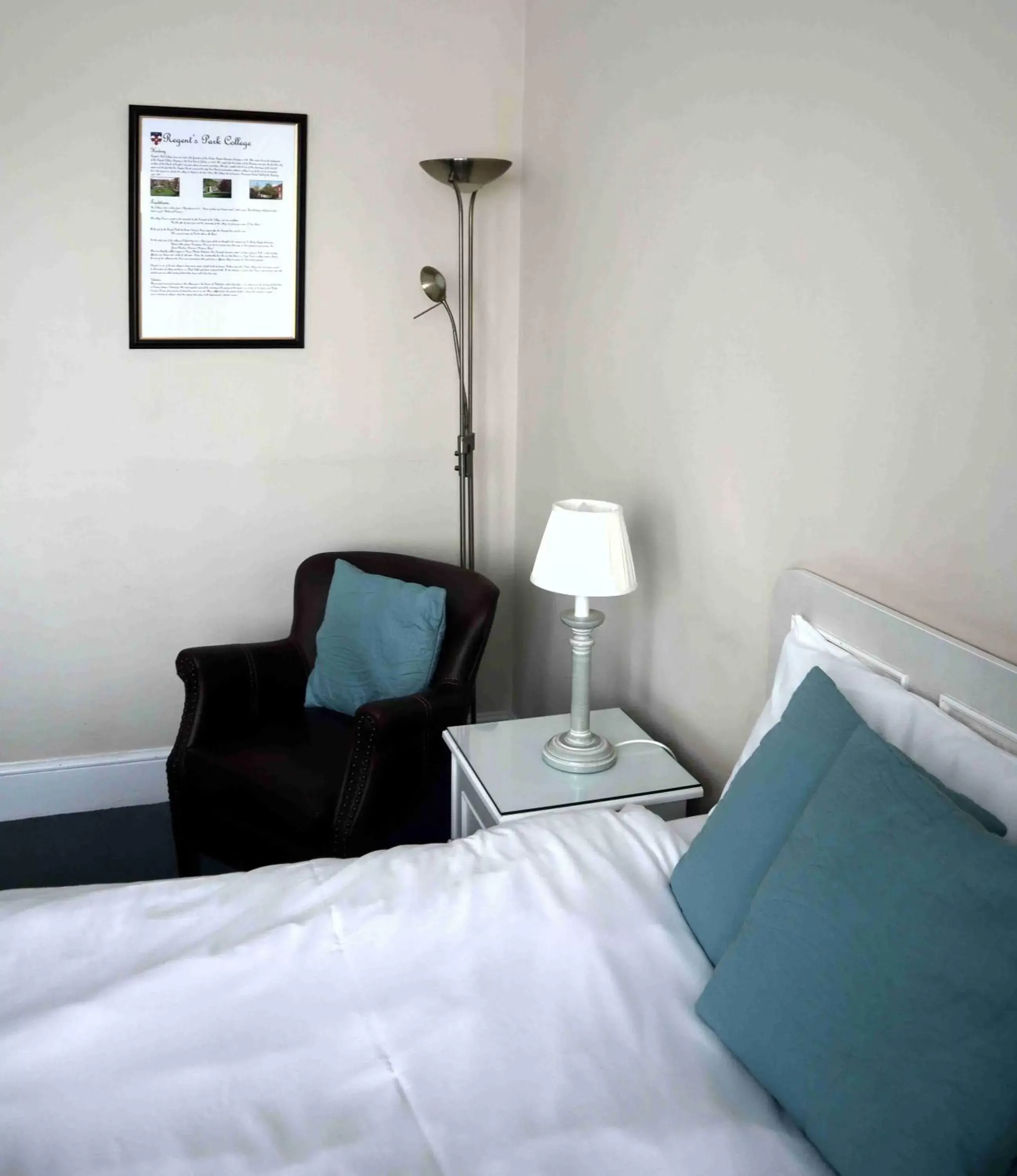 Seating area, Bed in St Margaret's Hotel