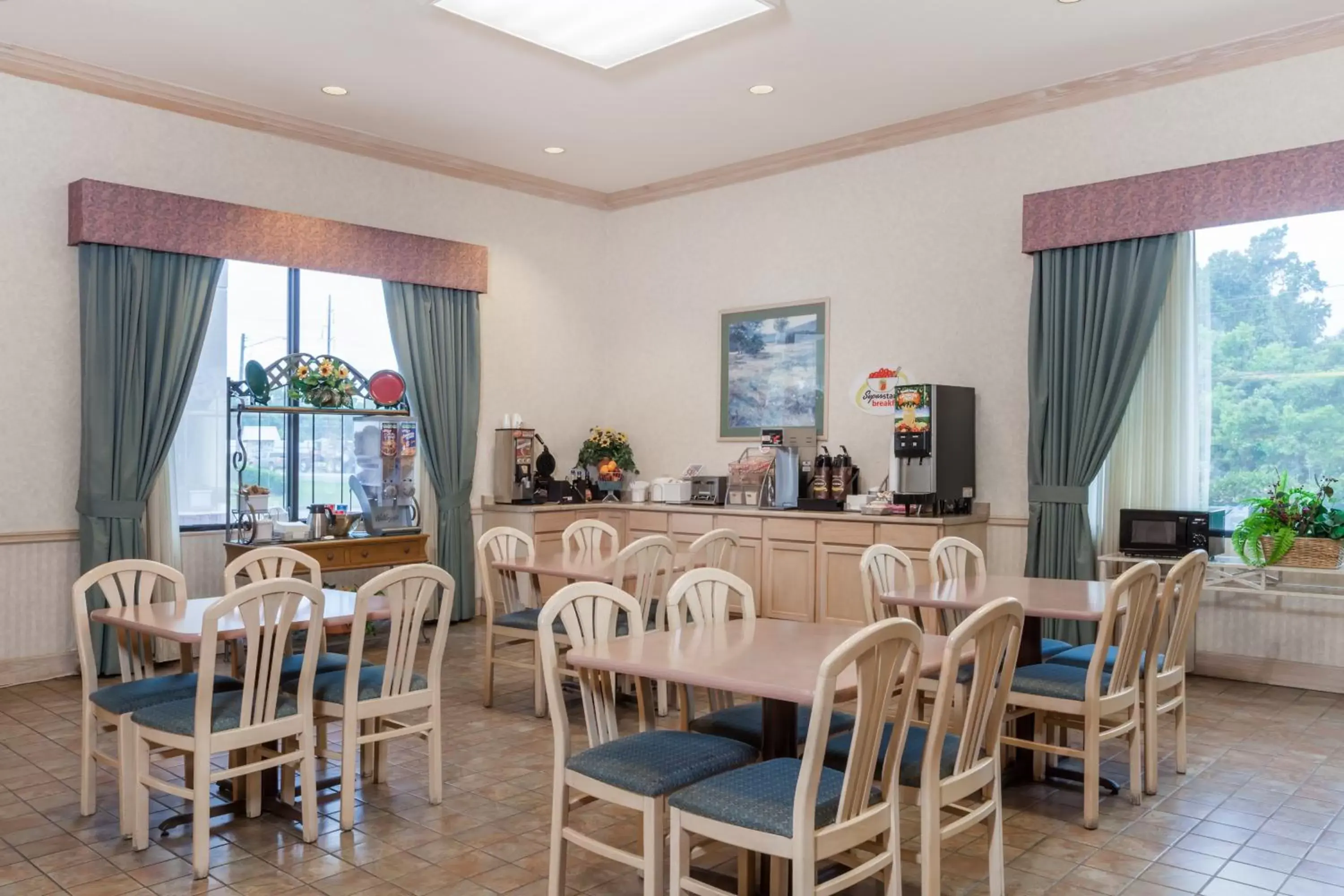 Continental breakfast, Restaurant/Places to Eat in Super 8 by Wyndham Jasper TX