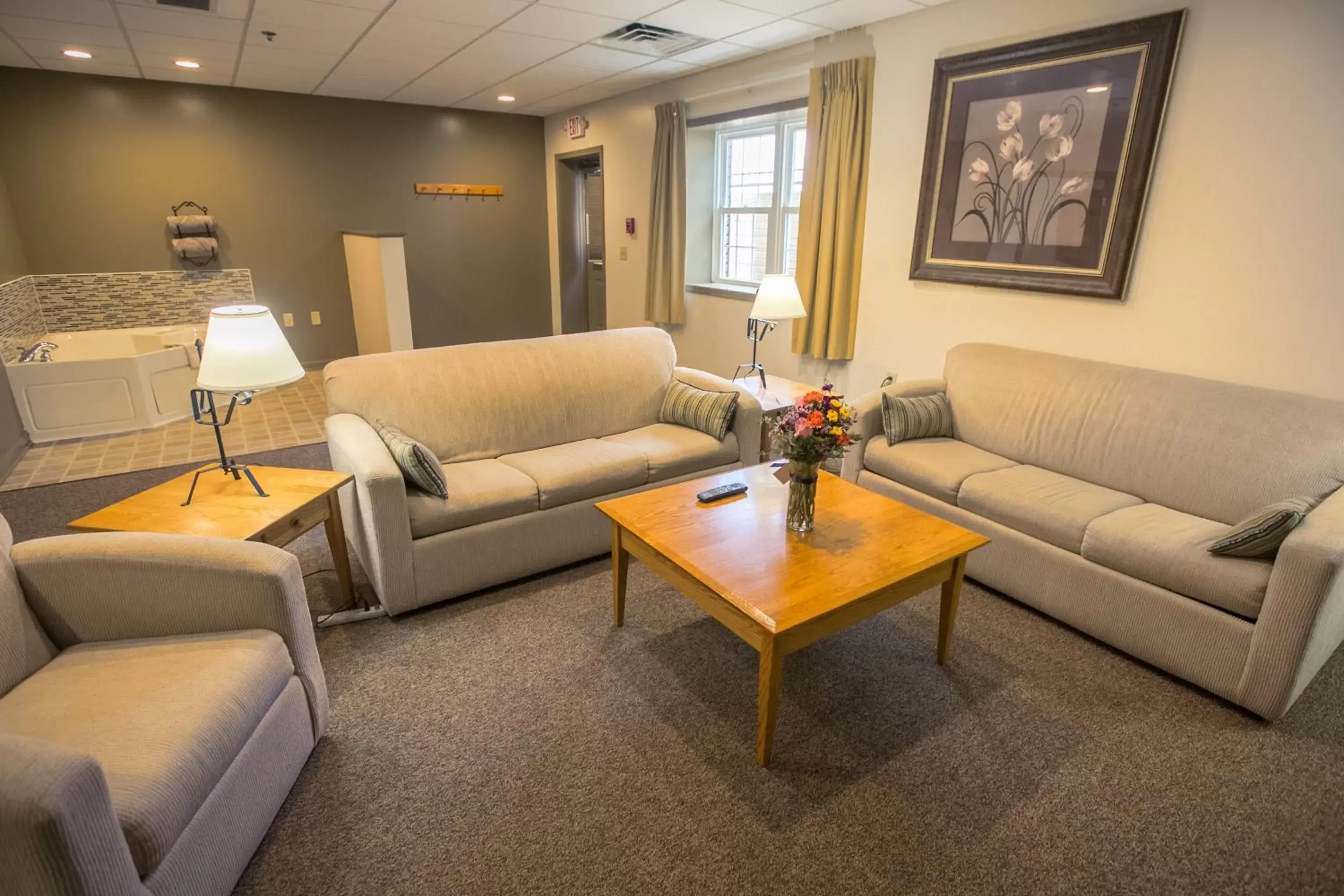 Hot Tub, Seating Area in Lodging on the Square