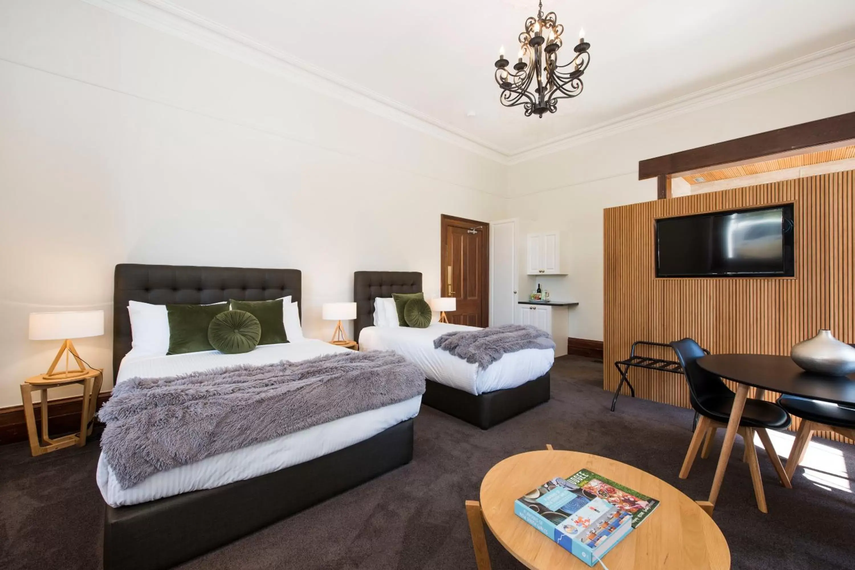 Photo of the whole room, Bed in The Parkview Hotel Mudgee