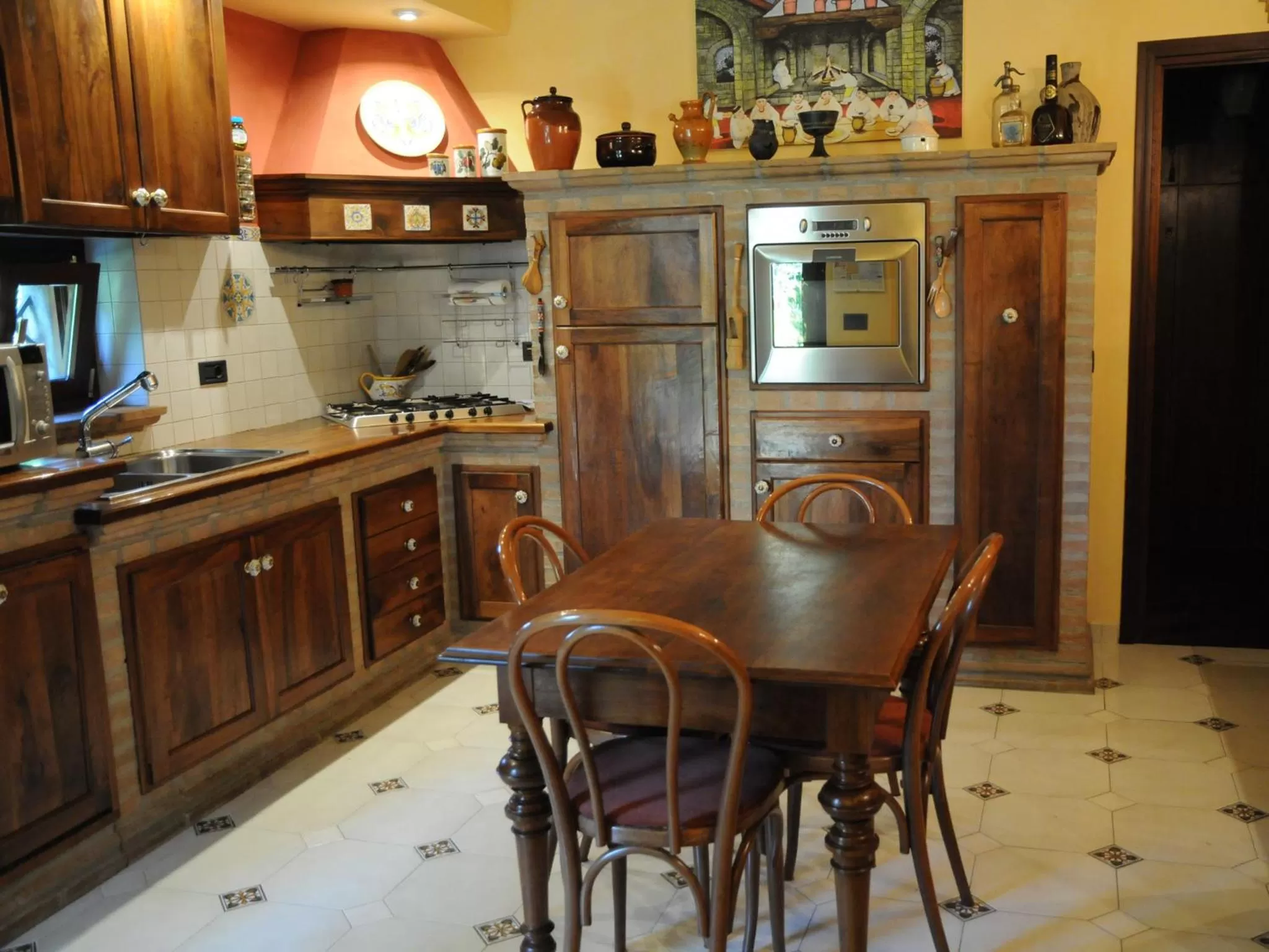 Communal kitchen in B&B Luce Riflessa