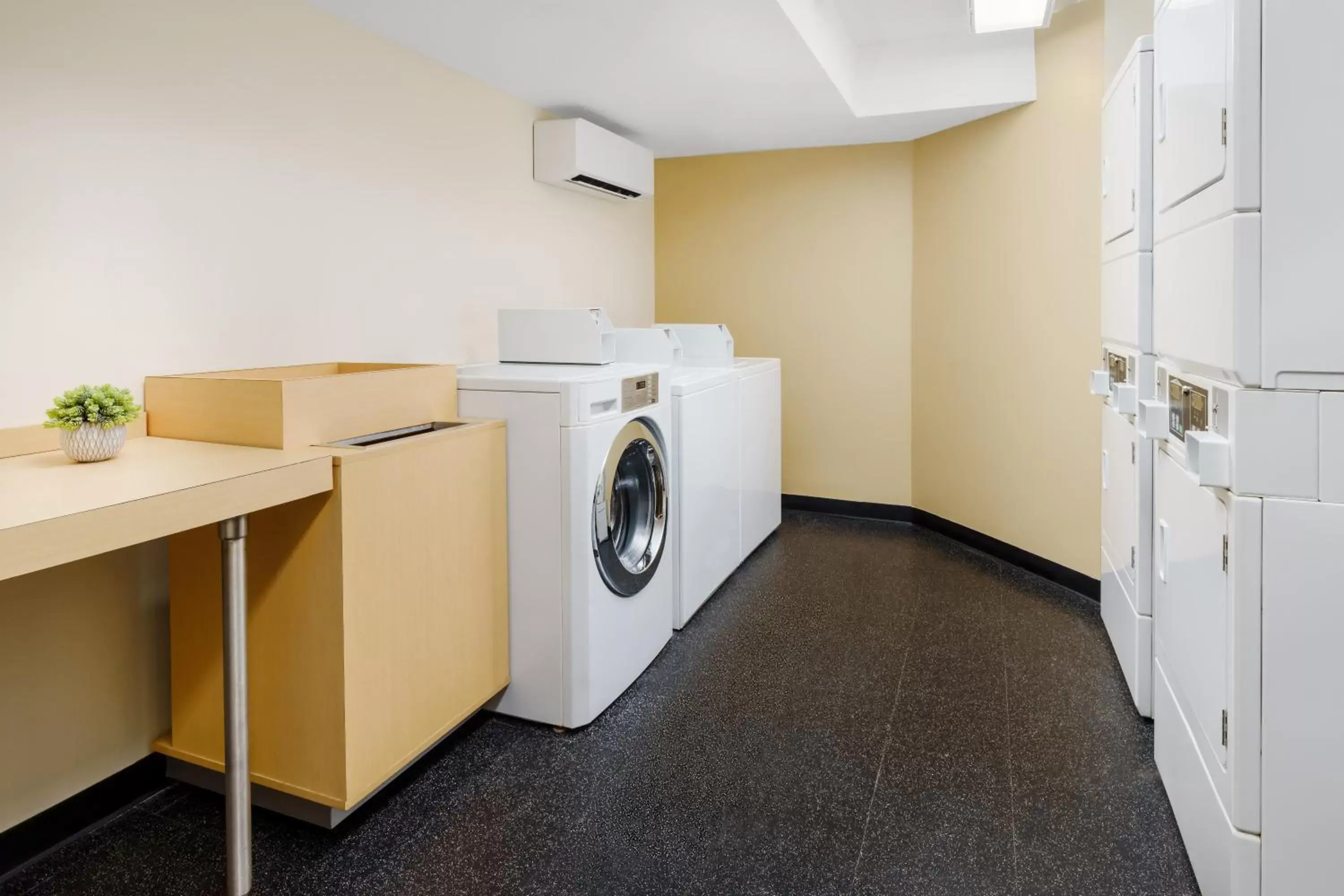 laundry, Kitchen/Kitchenette in TownePlace Suites Philadelphia Horsham