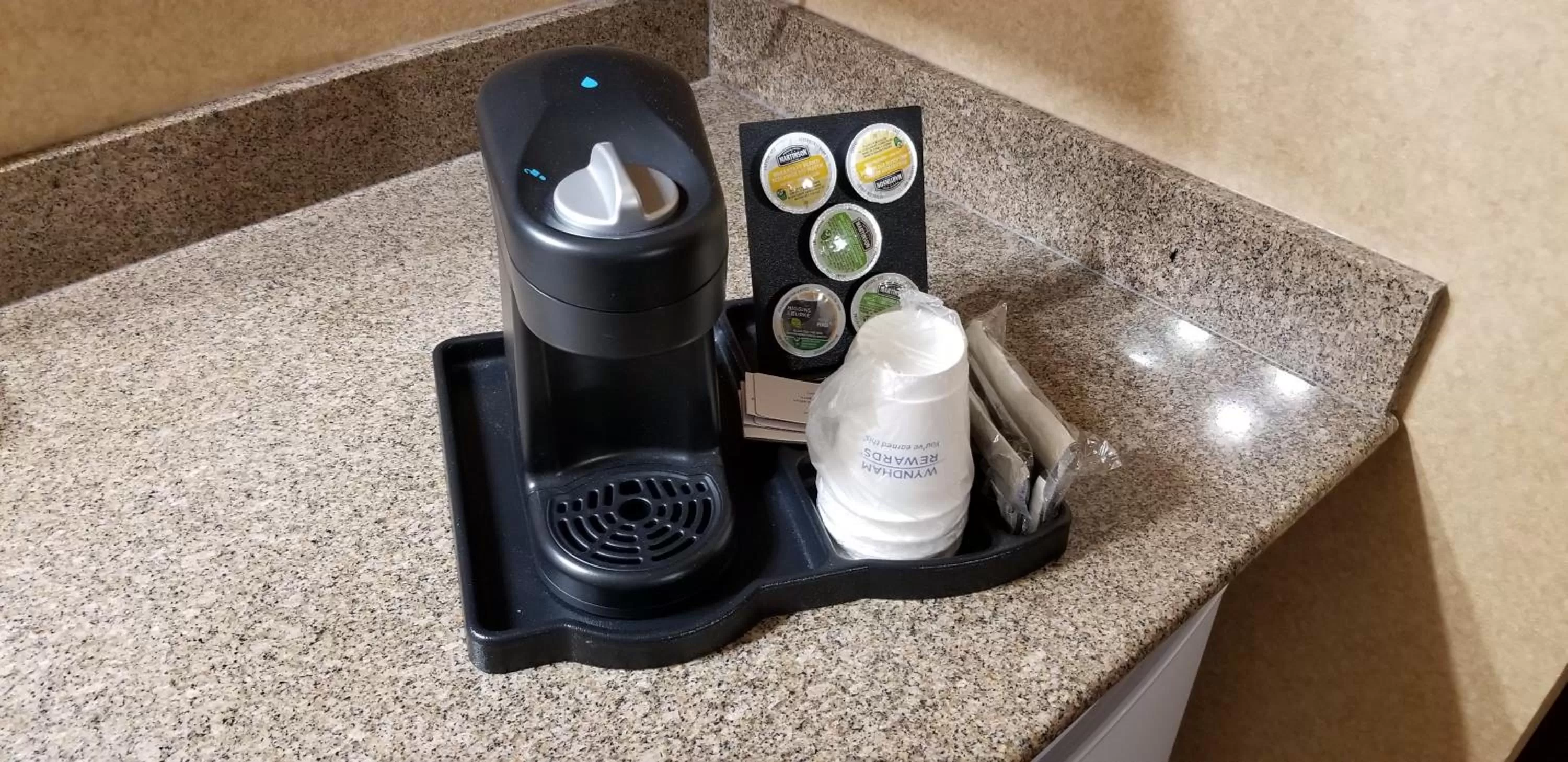 Coffee/tea facilities in Days Inn by Wyndham Swift Current
