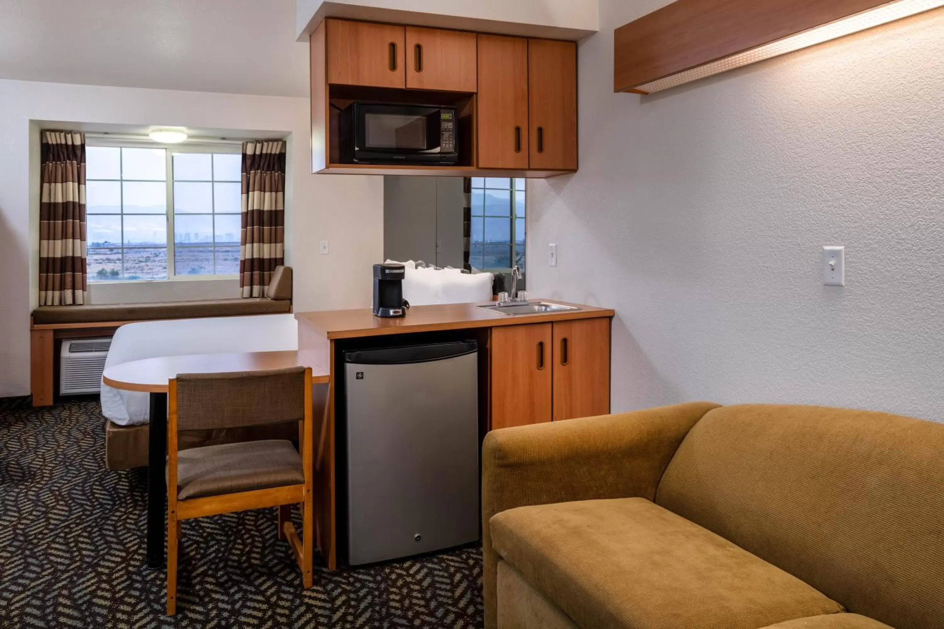 Kitchen or kitchenette, Kitchen/Kitchenette in Microtel Inn & Suites by Wyndham Salt Lake City Airport