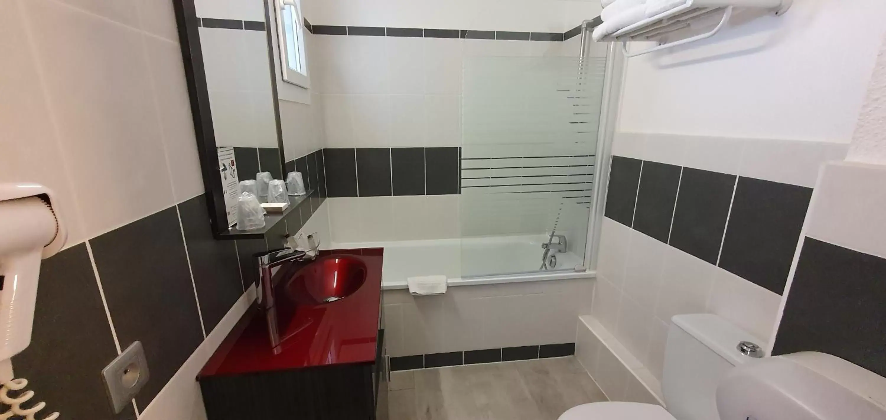Bathroom in Hôtel Port Beach