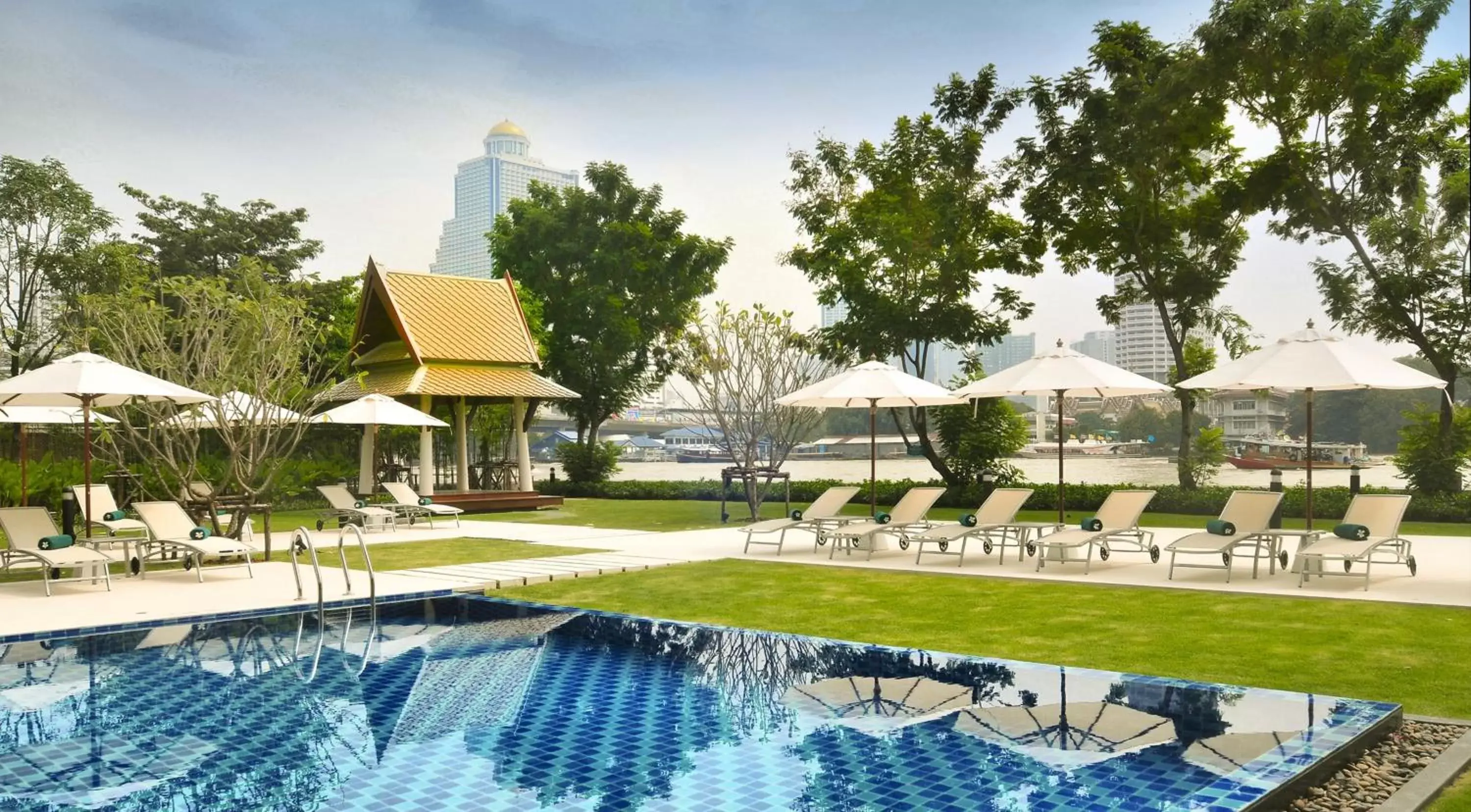 Pool view, Swimming Pool in Ibis Bangkok Riverside