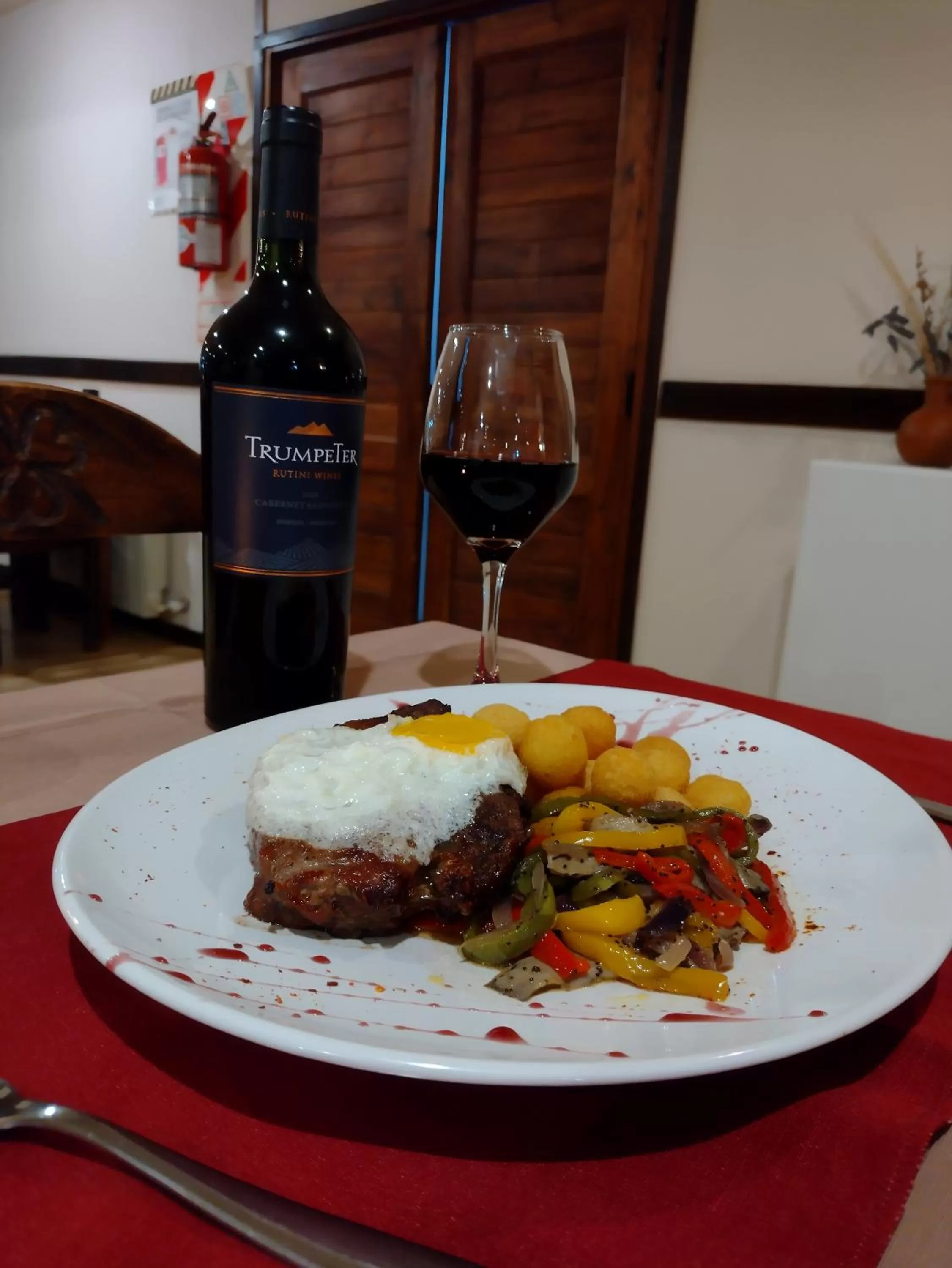 Restaurant/places to eat in Hotel Mora