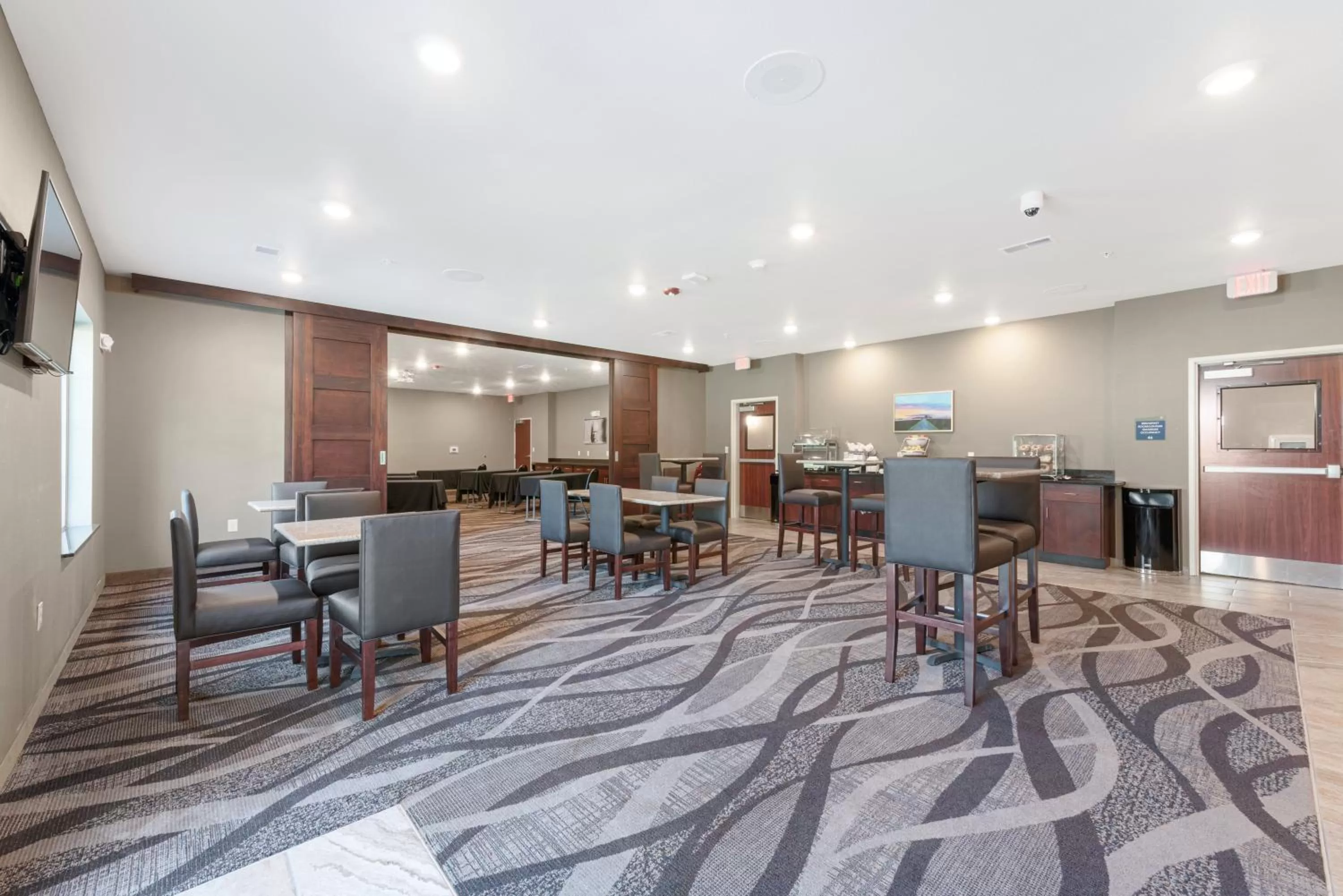 Breakfast in Cobblestone Hotel & Suites - Urbana