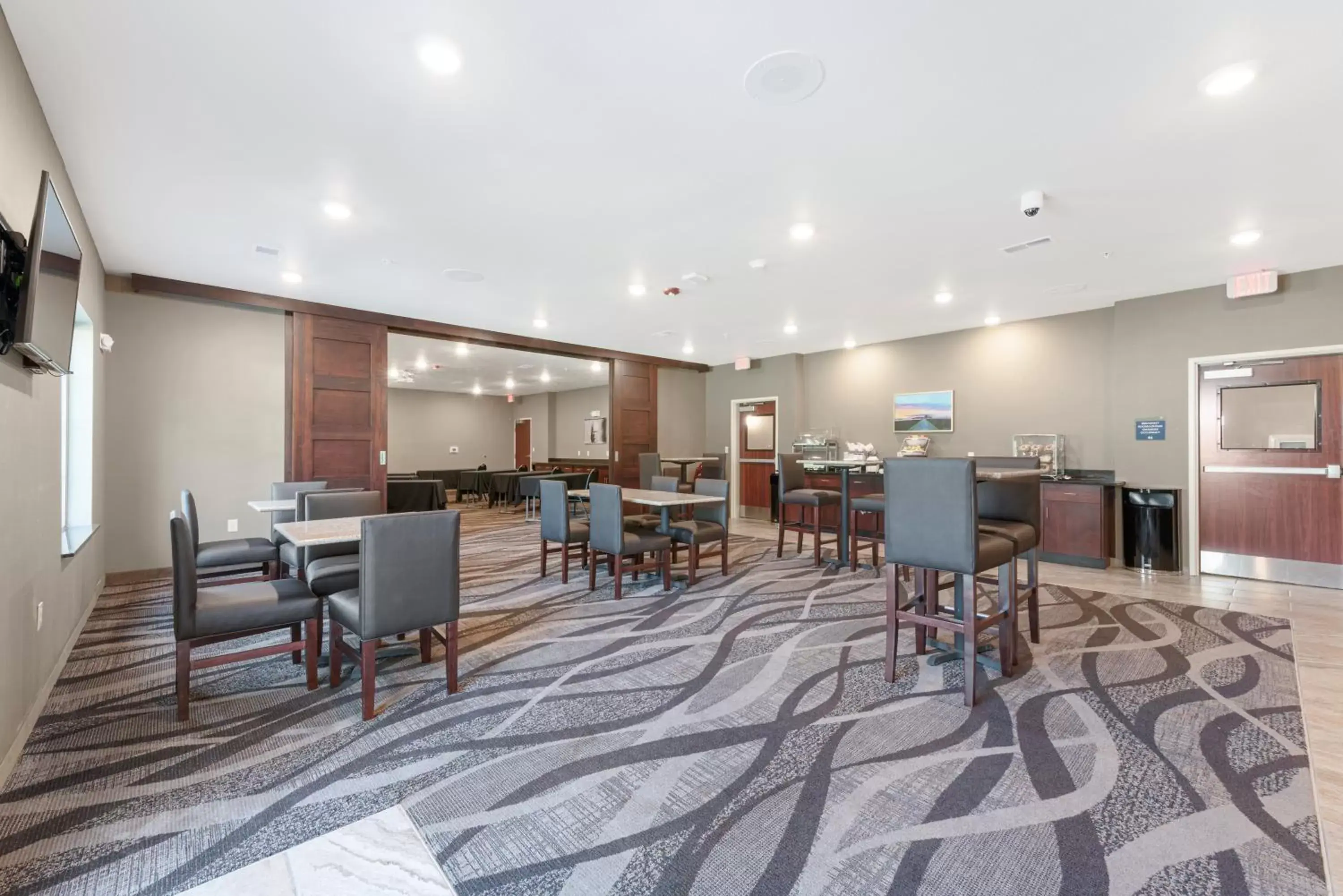 Breakfast in Cobblestone Hotel & Suites - Urbana Breakfast in Cobblestone Hotel & Suites - Urbana