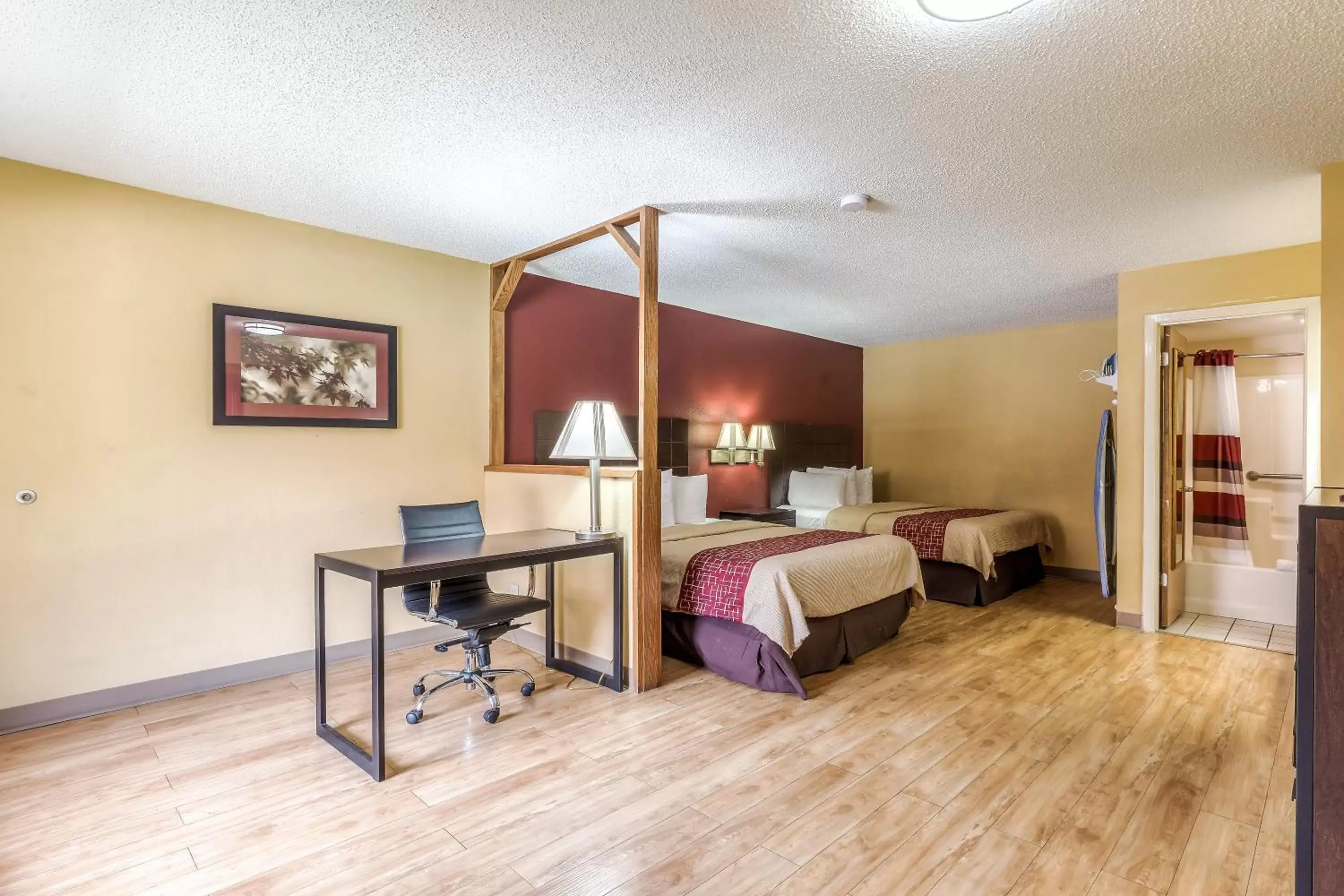 Photo of the whole room, Bed in Red Roof Inn Amarillo West