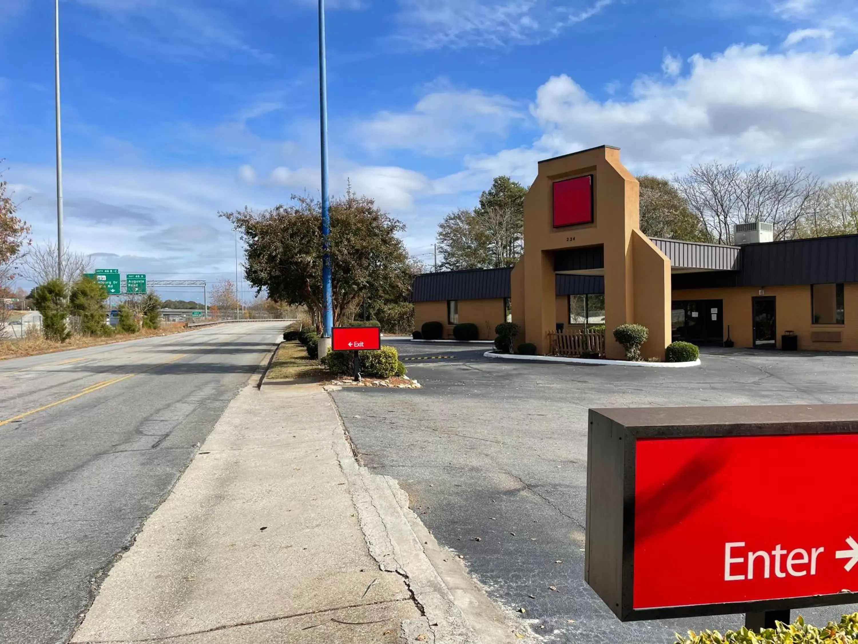 Property Building in Econo Lodge