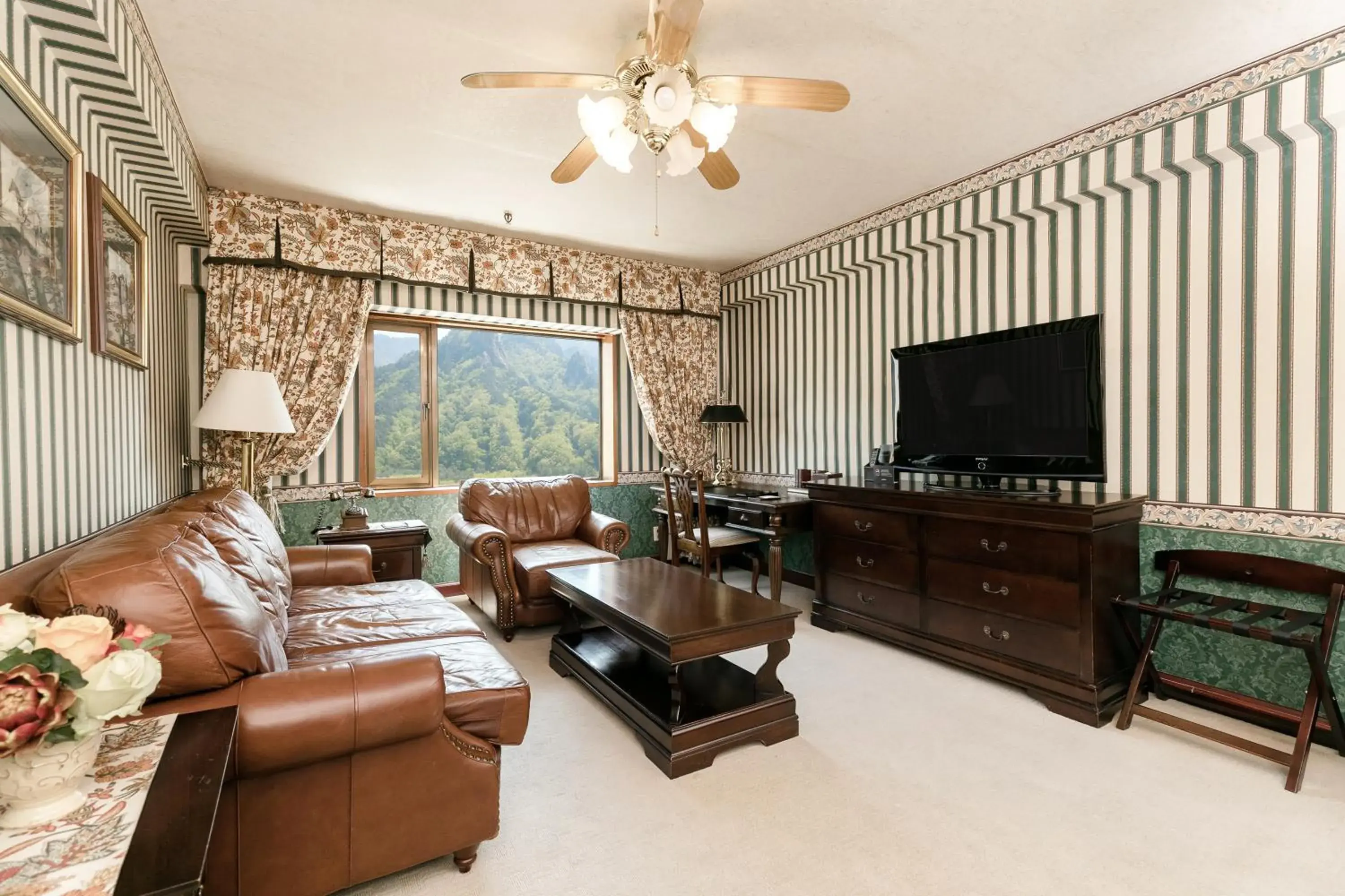 Living room, Seating Area in KensingtonHotel Seorak