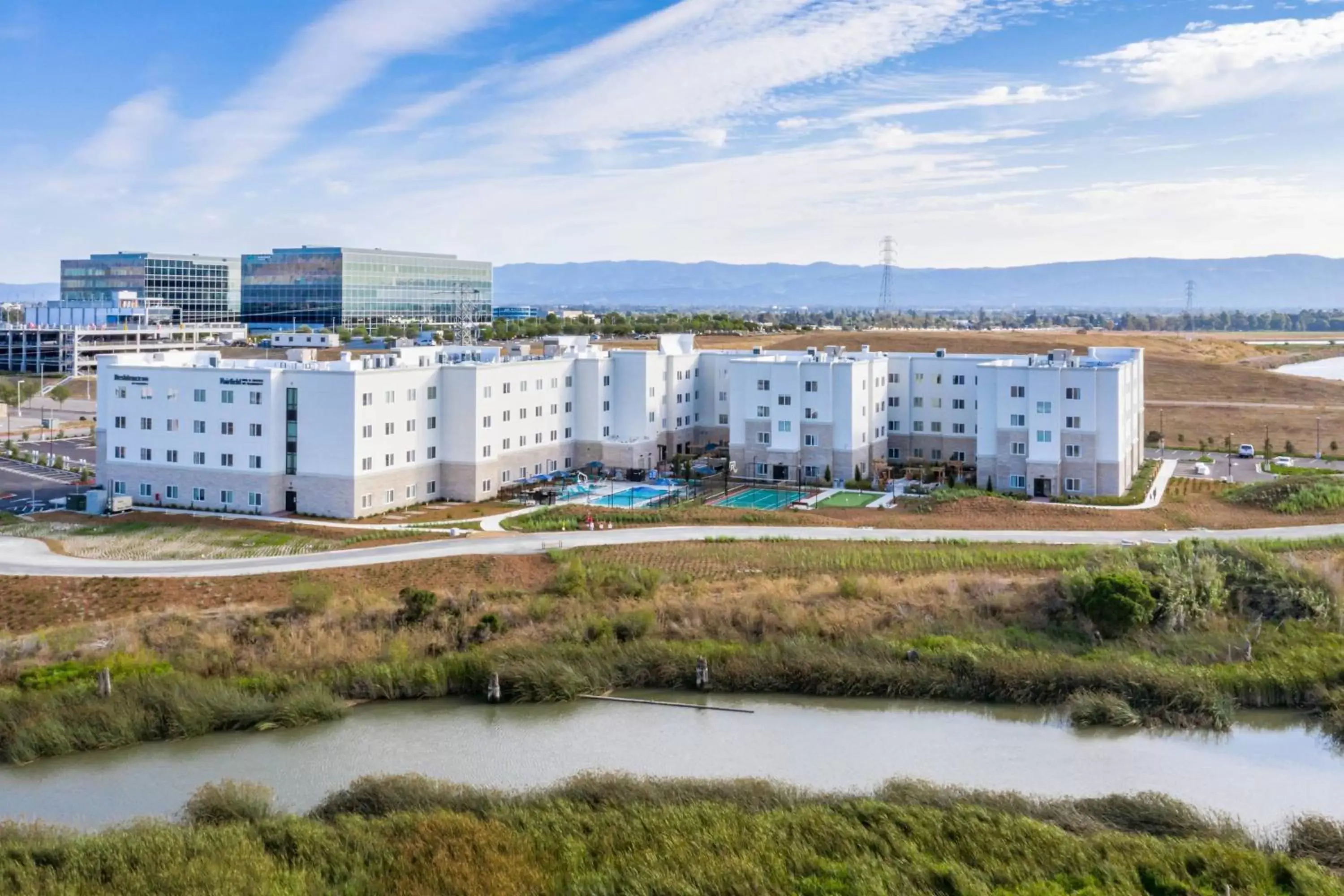 Property Building in Fairfield Inn & Suites by Marriott San Jose North/Silicon Valley