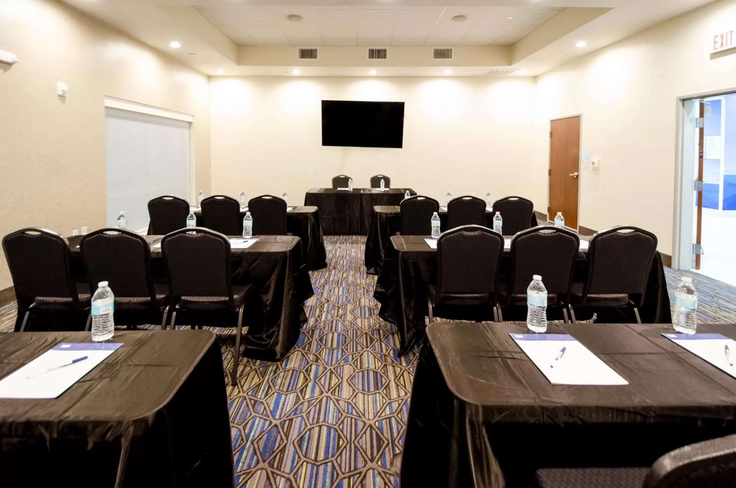 Meeting/conference room in Holiday Inn Express & Suites Taylor, an IHG Hotel