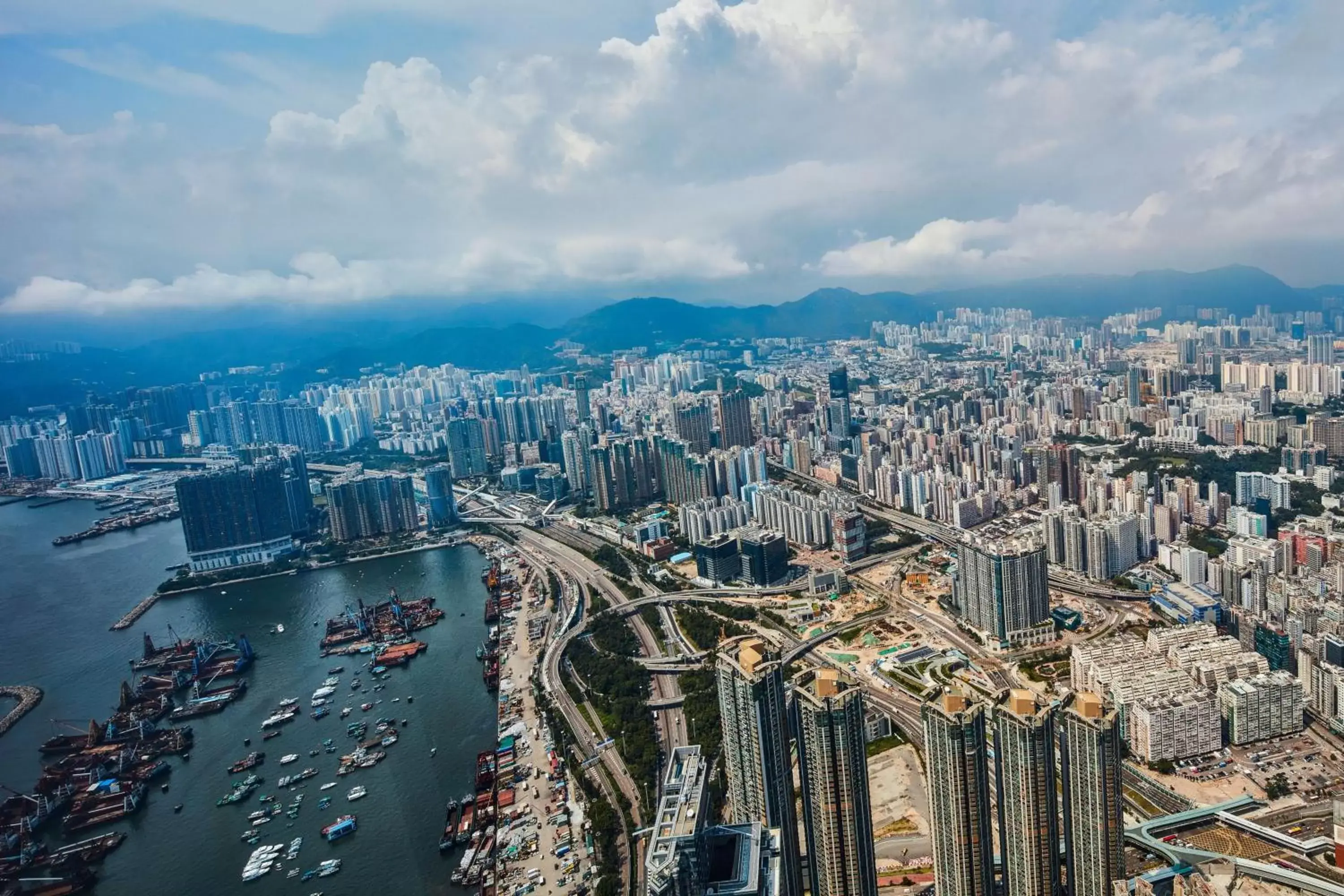 Photo of the whole room, Bird's-eye View in The Ritz-Carlton Hong Kong