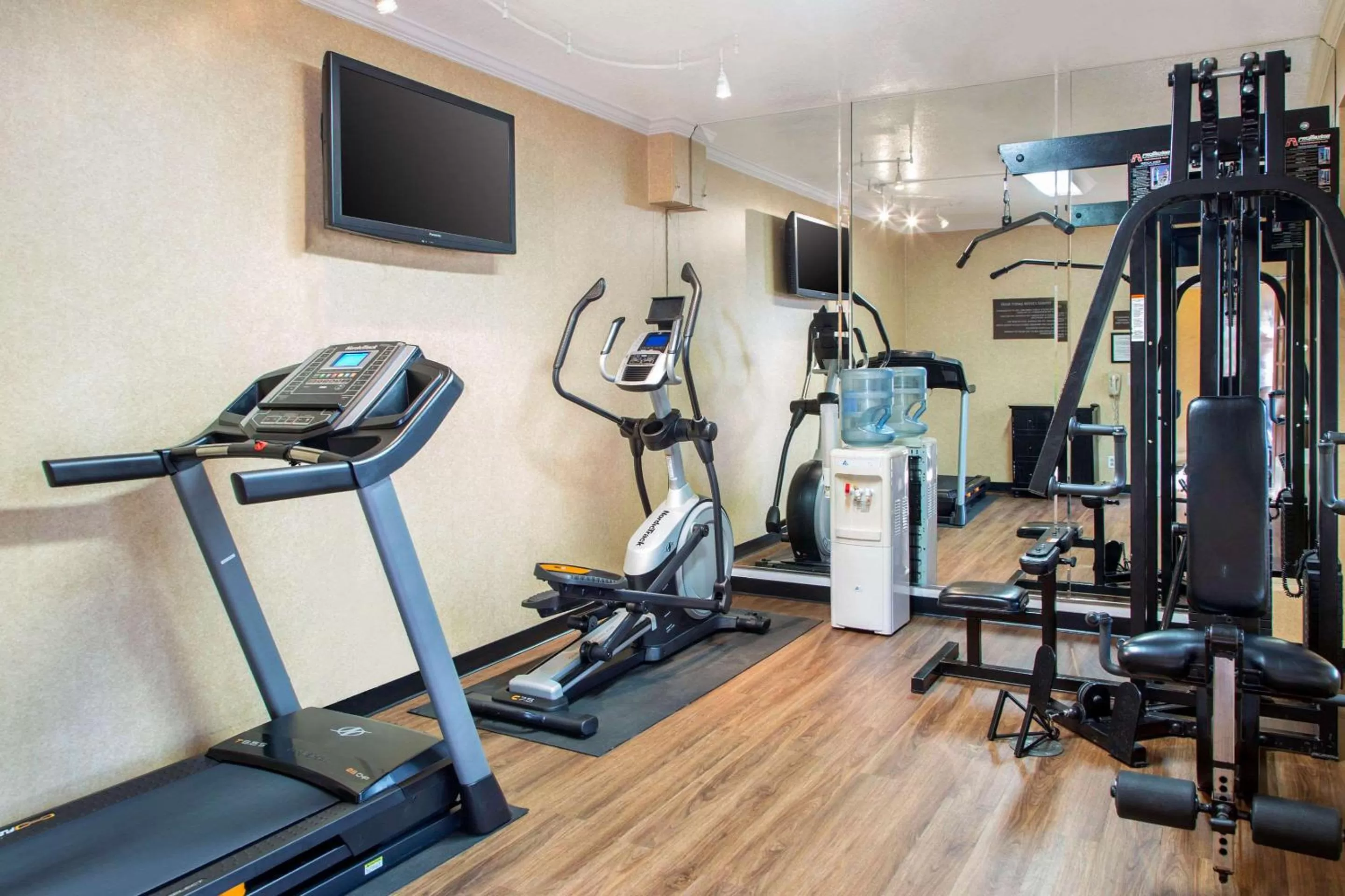 Fitness centre/facilities in Comfort Inn & Suites San Francisco Airport North