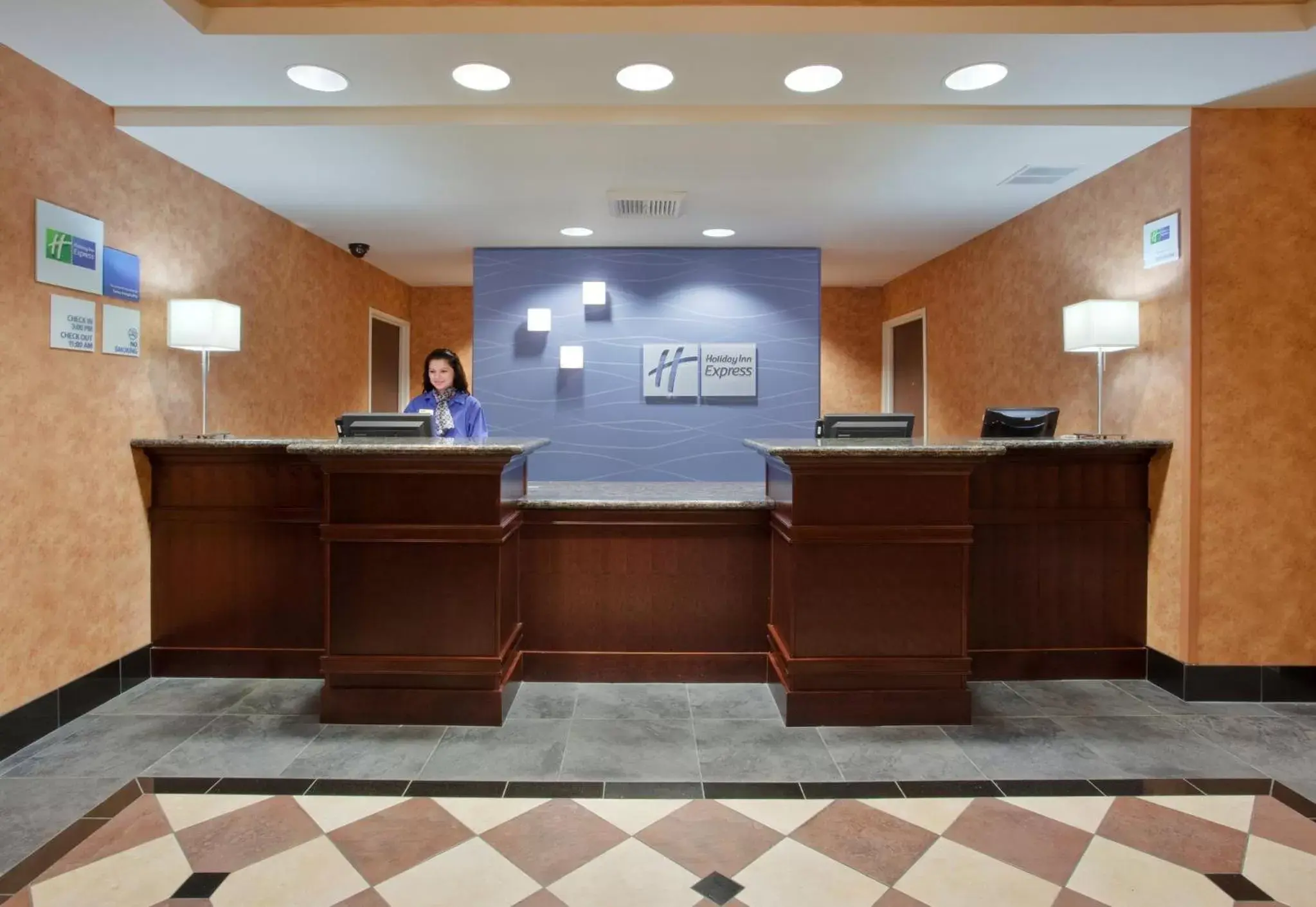 Property building, Lobby/Reception in Holiday Inn Express & Suites Sacramento NE Cal Expo, an IHG Hotel