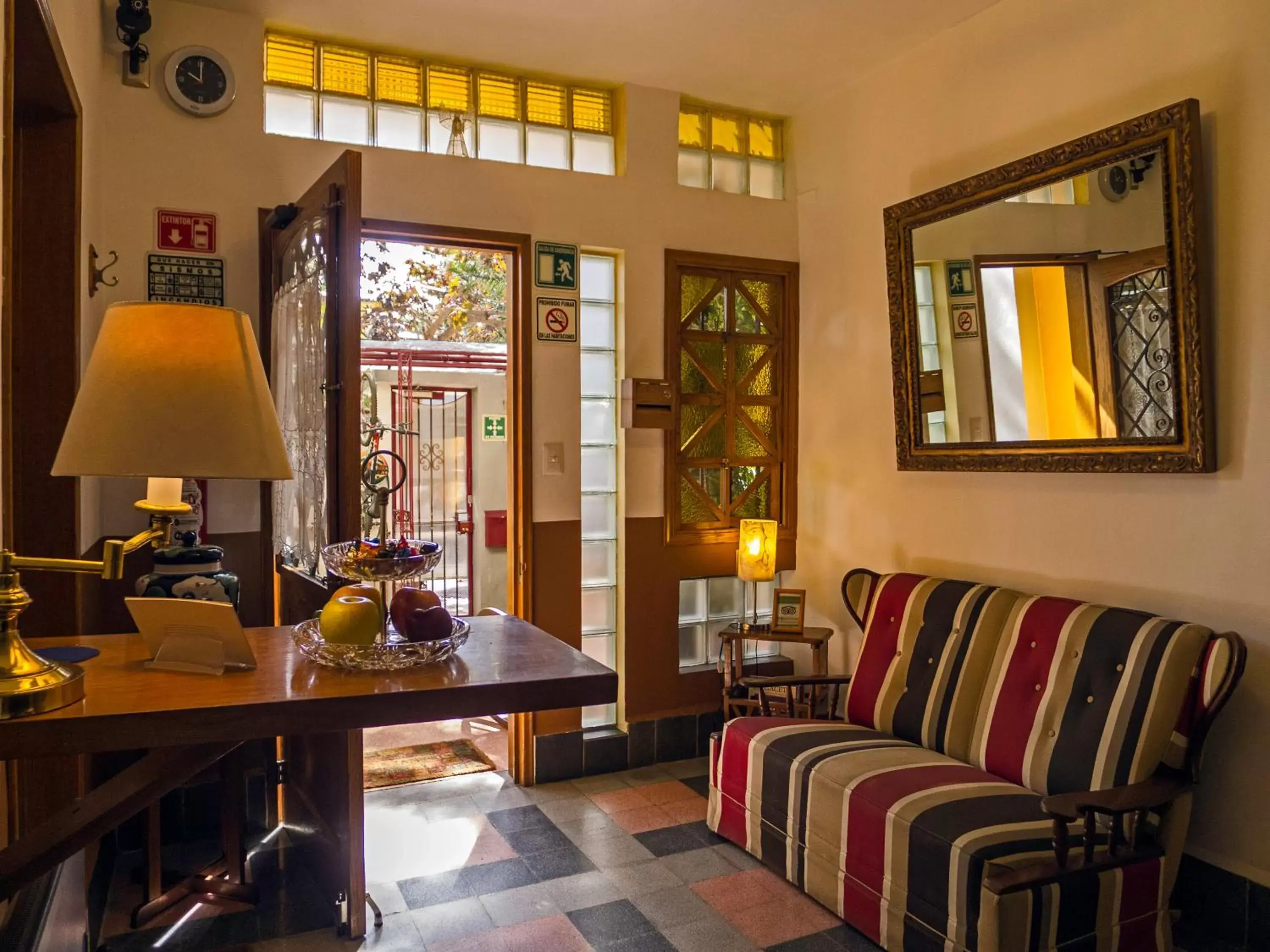Living room, Seating Area in Chalet del Carmen, Coyoacán