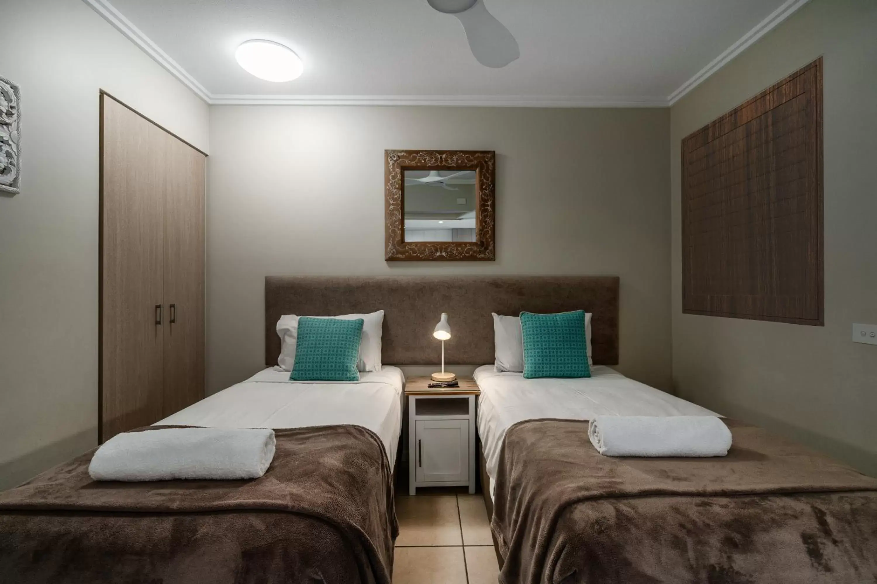 Bedroom, Bed in Rolling Surf Resort