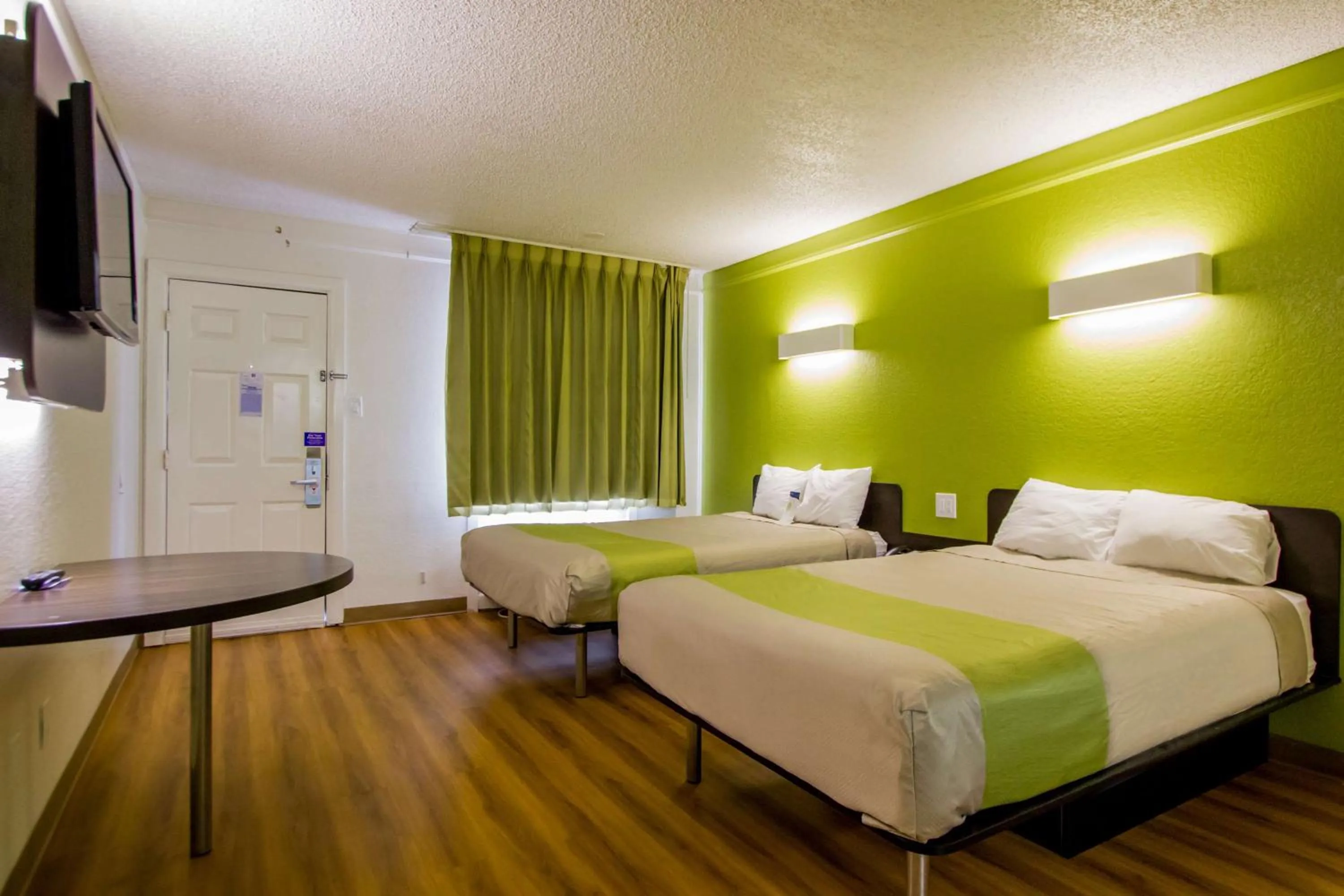 TV and multimedia, Bed in Motel 6-Austin, TX - Midtown