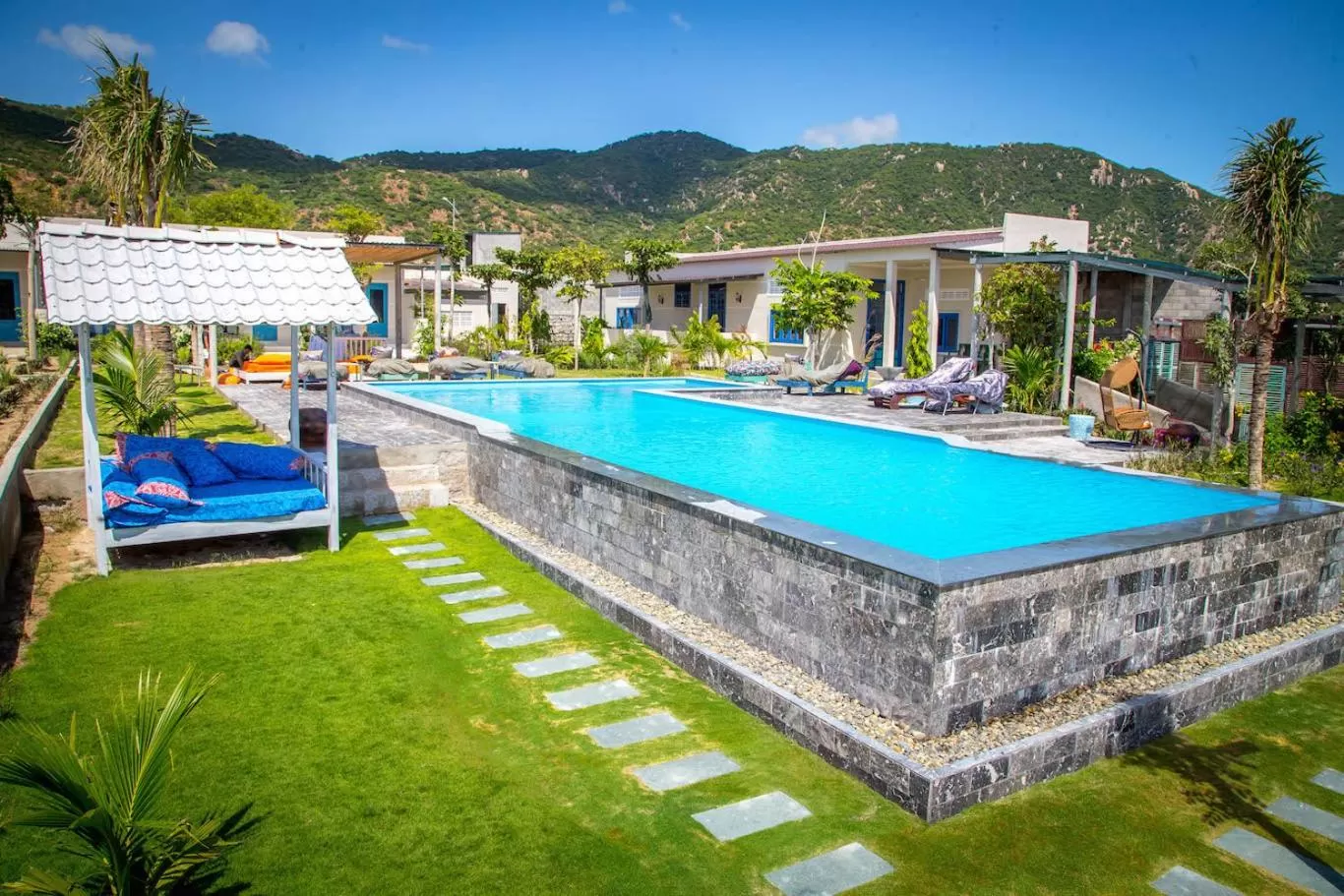 Day, Swimming Pool in Sorrento Beach Club & Kite Village