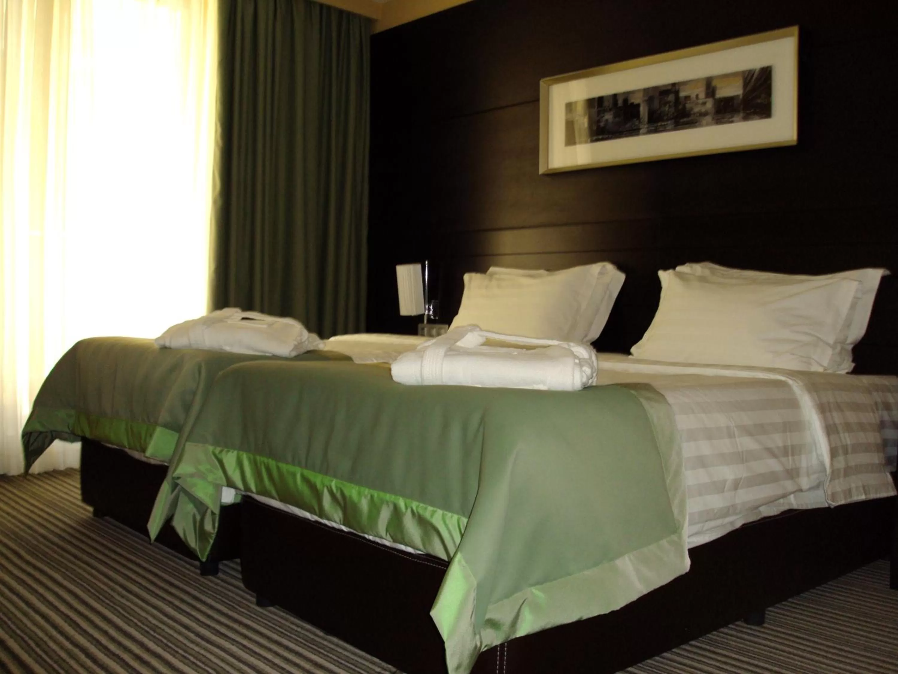 Studio with Balcony - Complimentary water & Free Tea/Coffee Machine in Best Western Plus Olives City Hotel - Free Pool & Parking