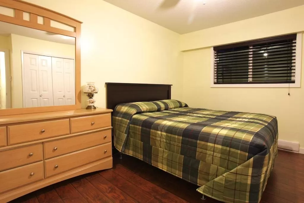 Bedroom, Bed in Cherry Tree Inn