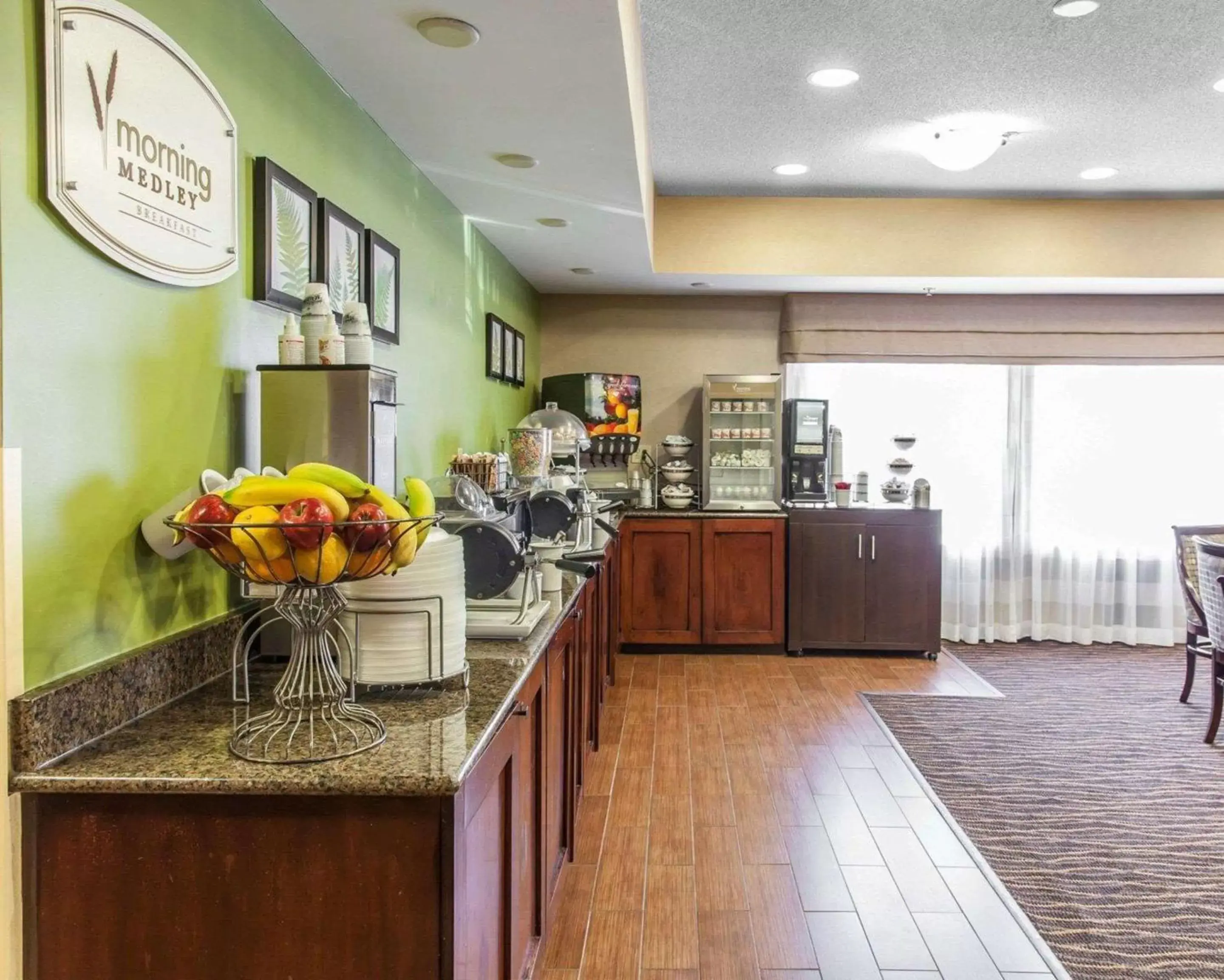 Restaurant/Places to Eat in Sleep Inn & Suites near Joint Base Andrews-Washington Area