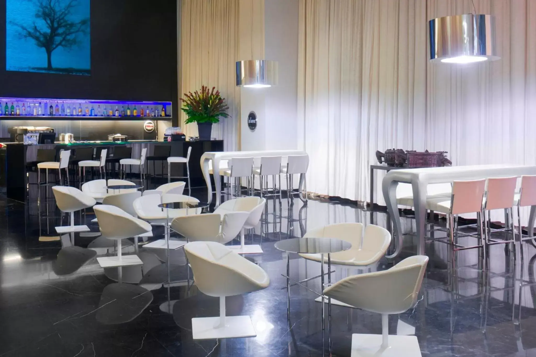 Lounge or bar, Restaurant/Places to Eat in Crowne Plaza Tel Aviv City Center, an IHG Hotel