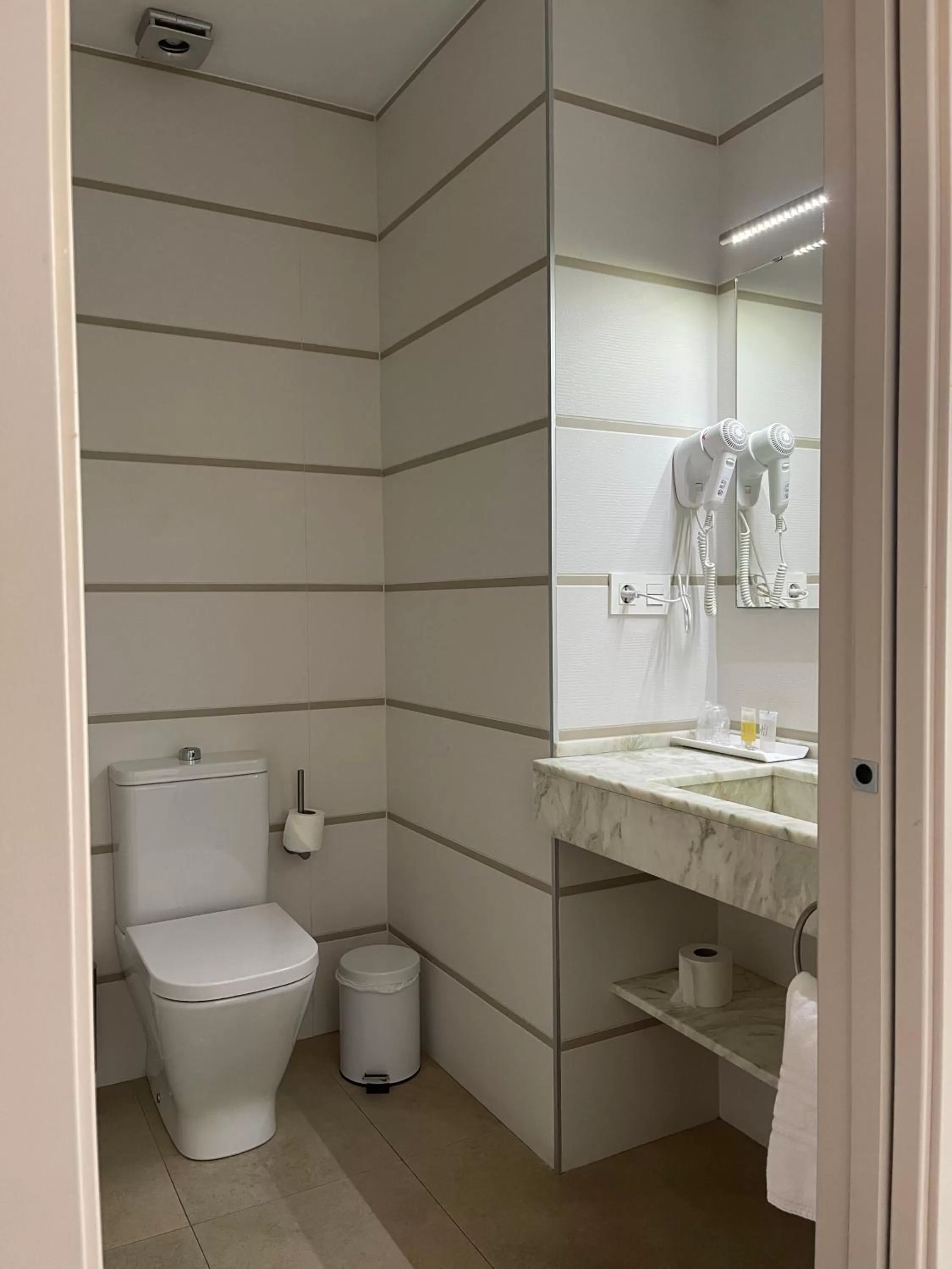 Toilet, Bathroom in Hotel Leo