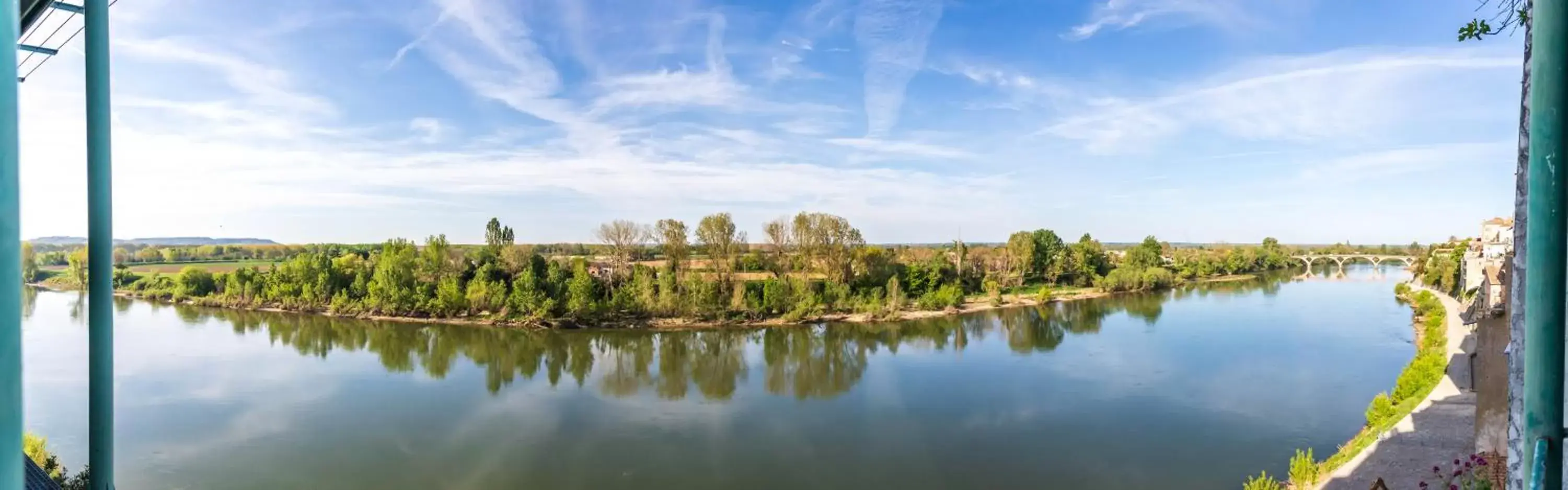 Nearby landmark in HOTEL restaurant CÔTE GARONNE le BALCON DES DAMES - Tonneins Marmande Agen - chambres climatisées