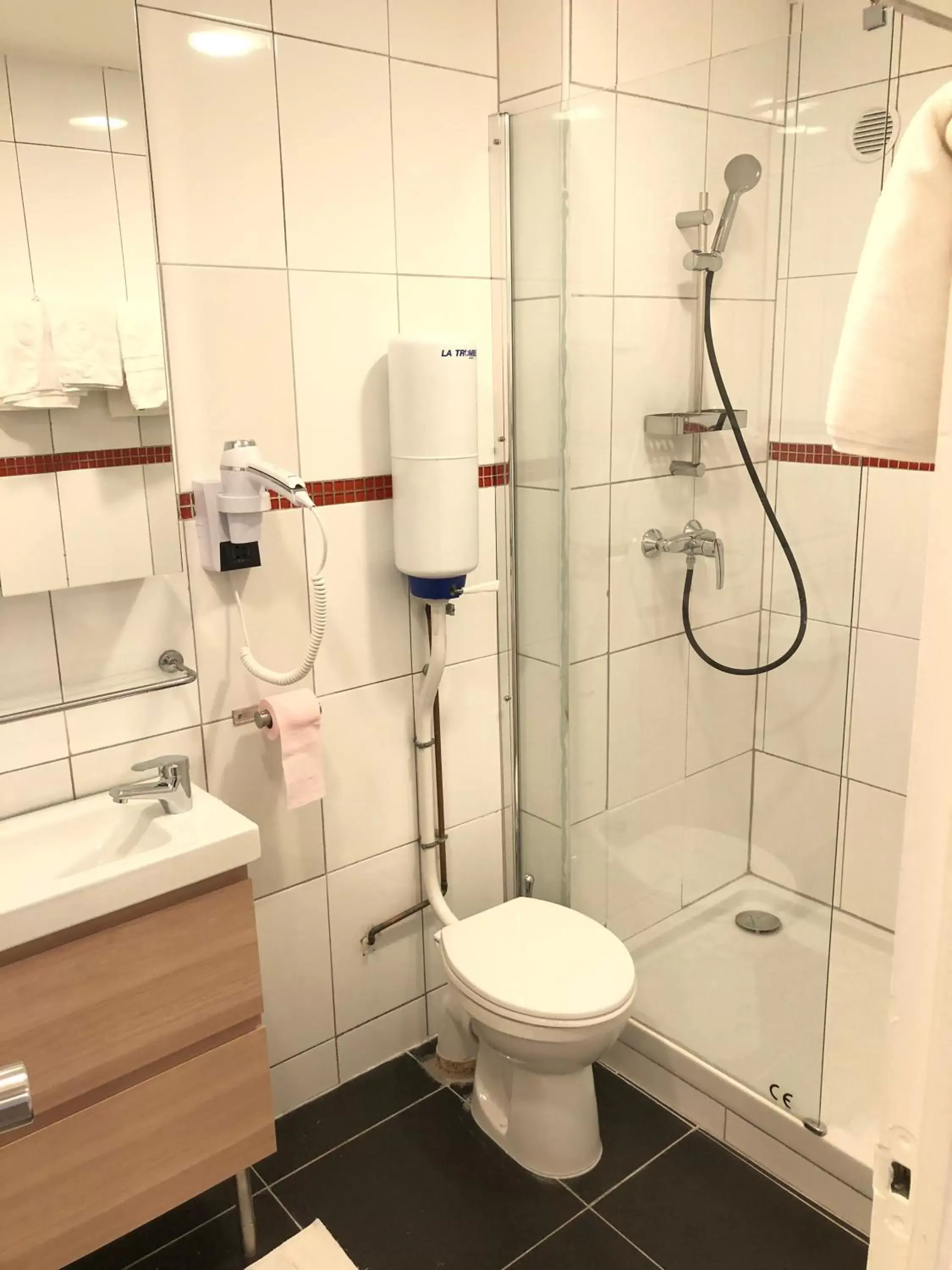 Toilet, Bathroom in Hotel Geoffroy Marie Opéra