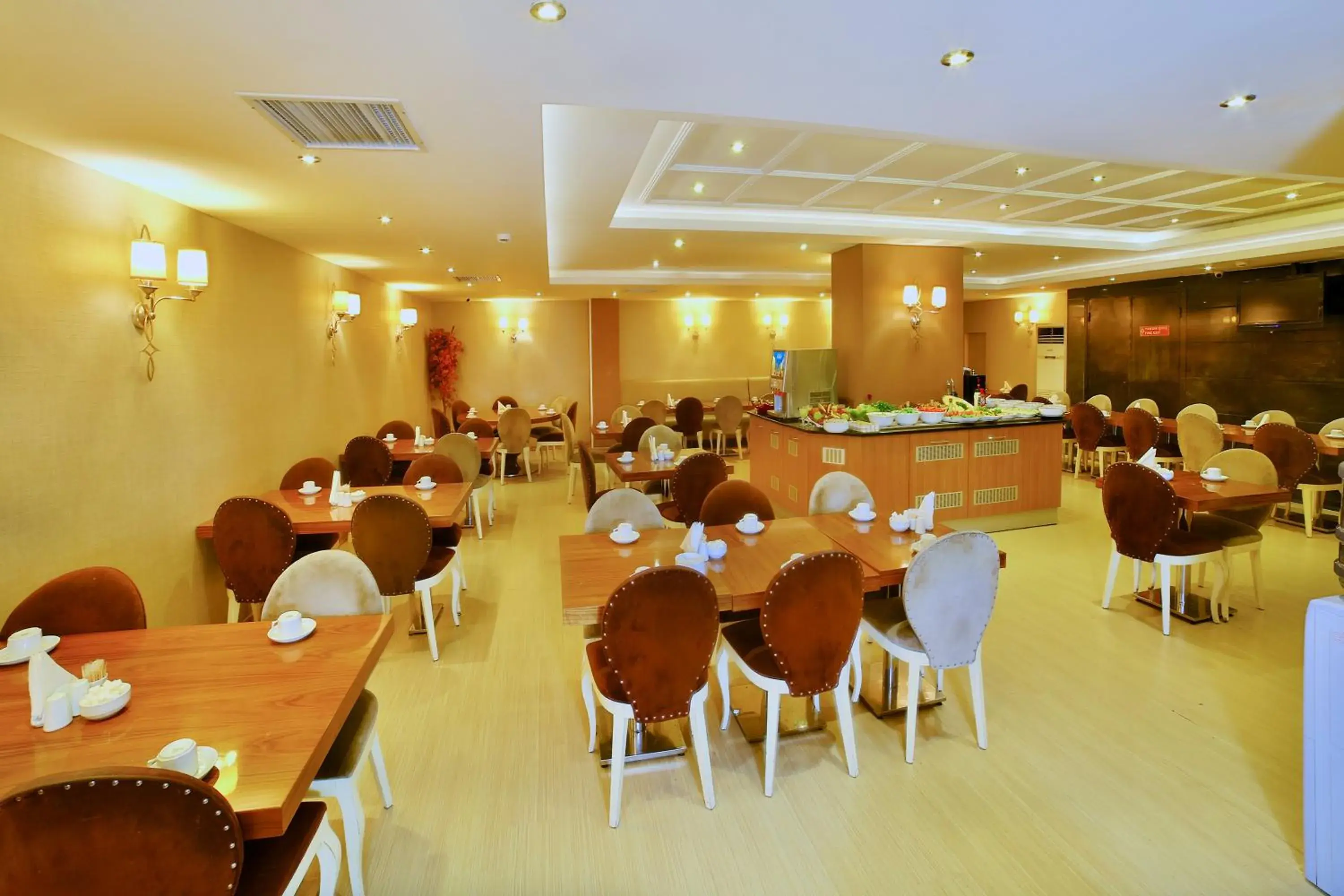 Restaurant/places to eat in Grand Emin Hotel