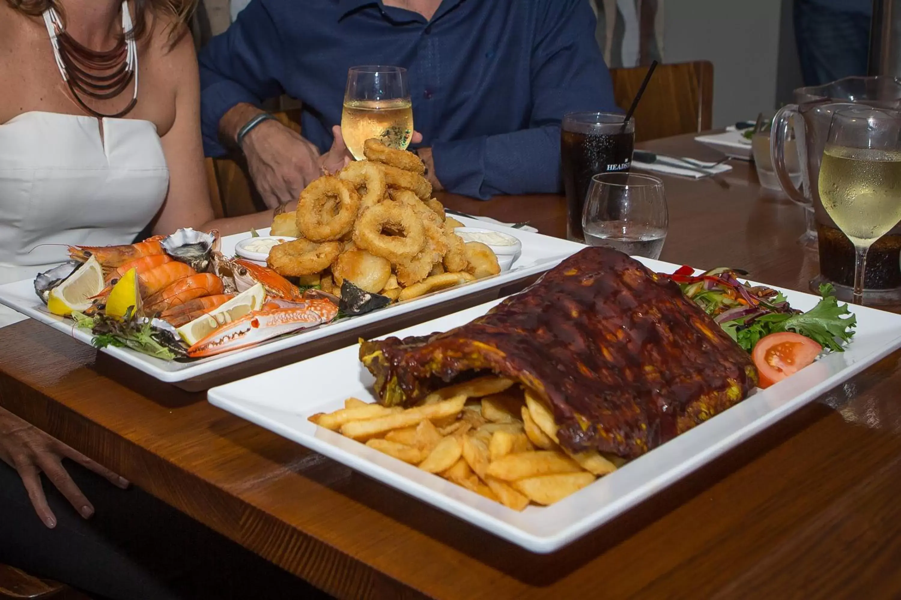 Restaurant/places to eat in Gladstone Reef Hotel Motel