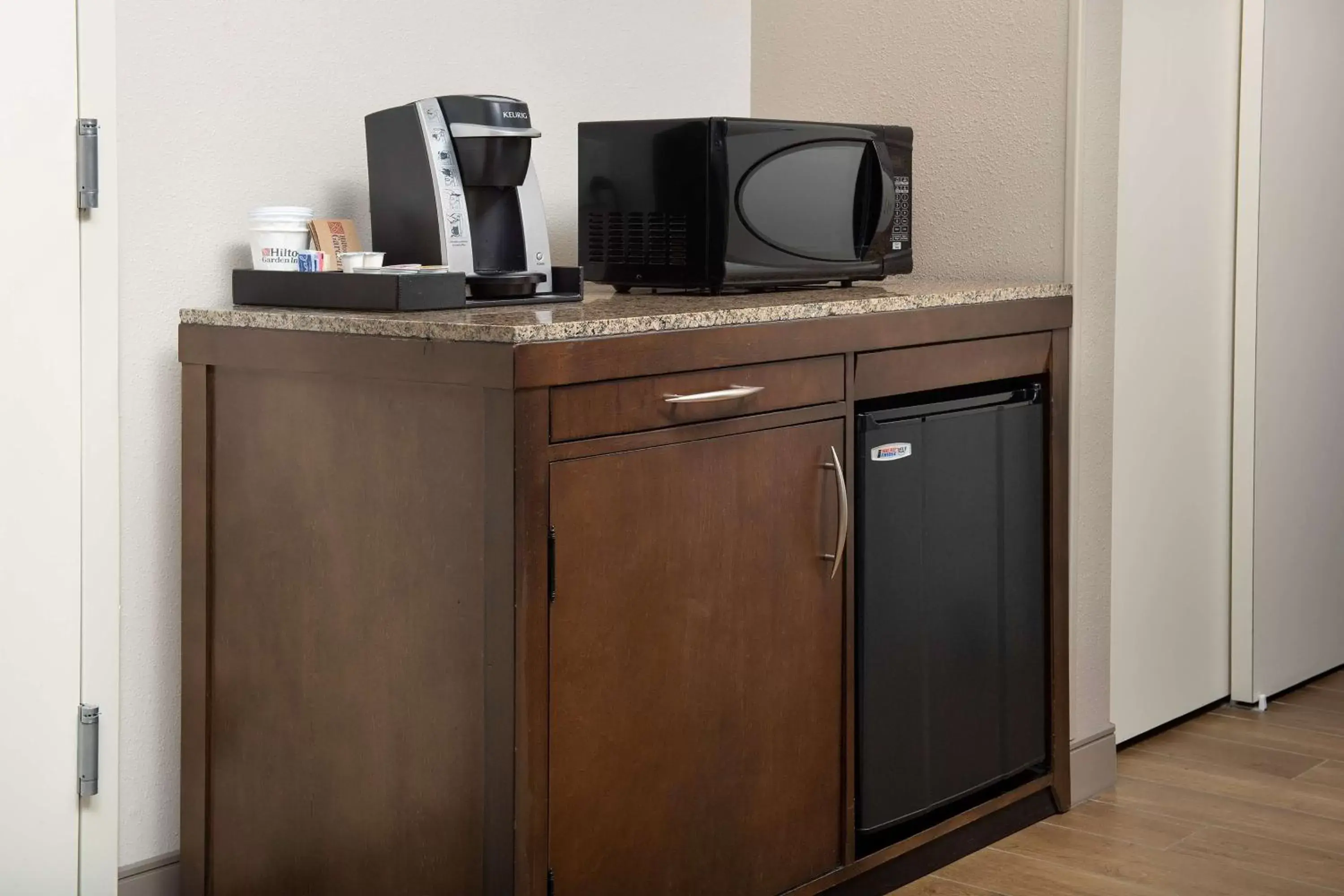 Photo of the whole room, Kitchen/Kitchenette in Hilton Garden Inn Charlotte Airport