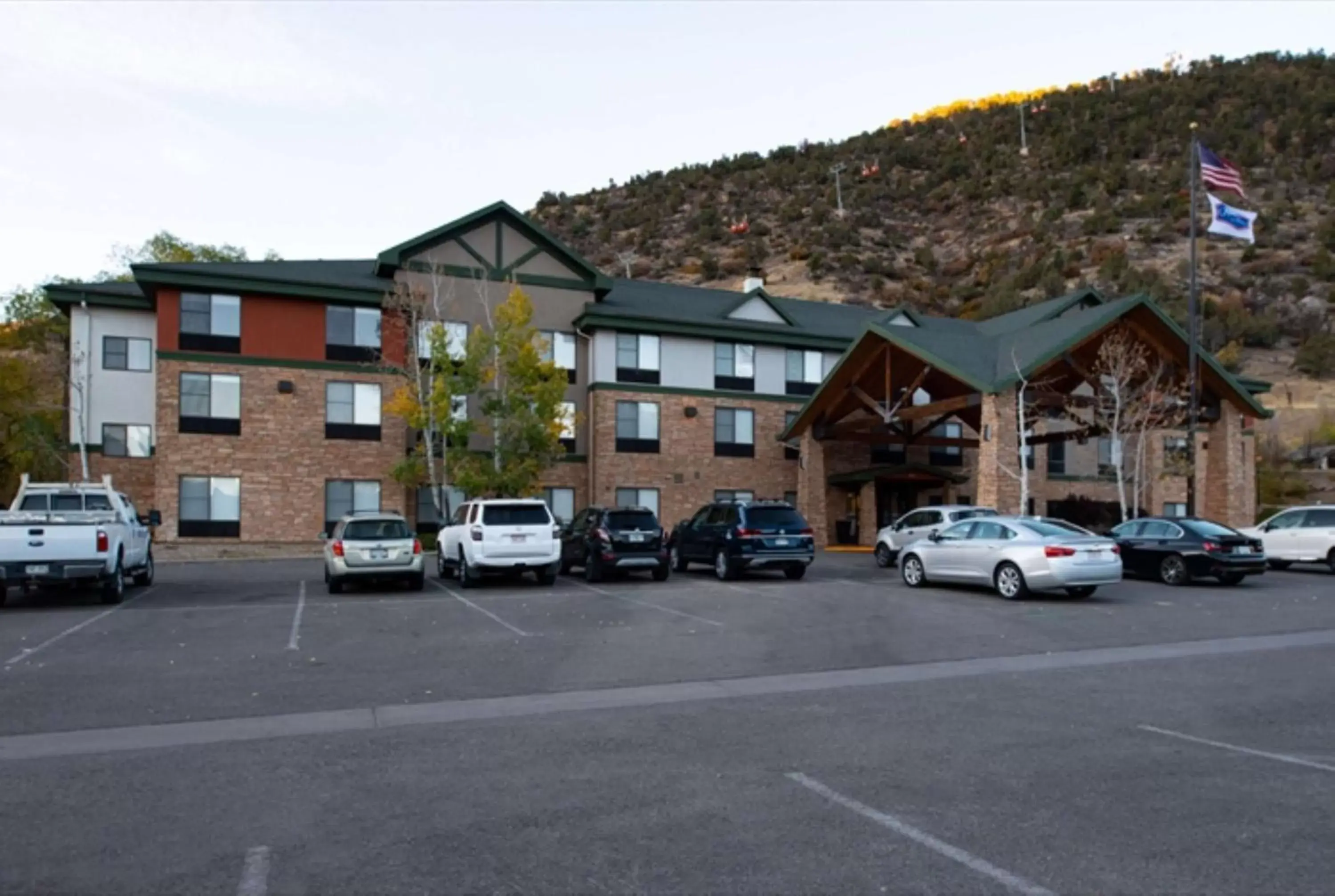 Property building in Hampton Inn Glenwood Springs Property building in Hampton Inn Glenwood Springs