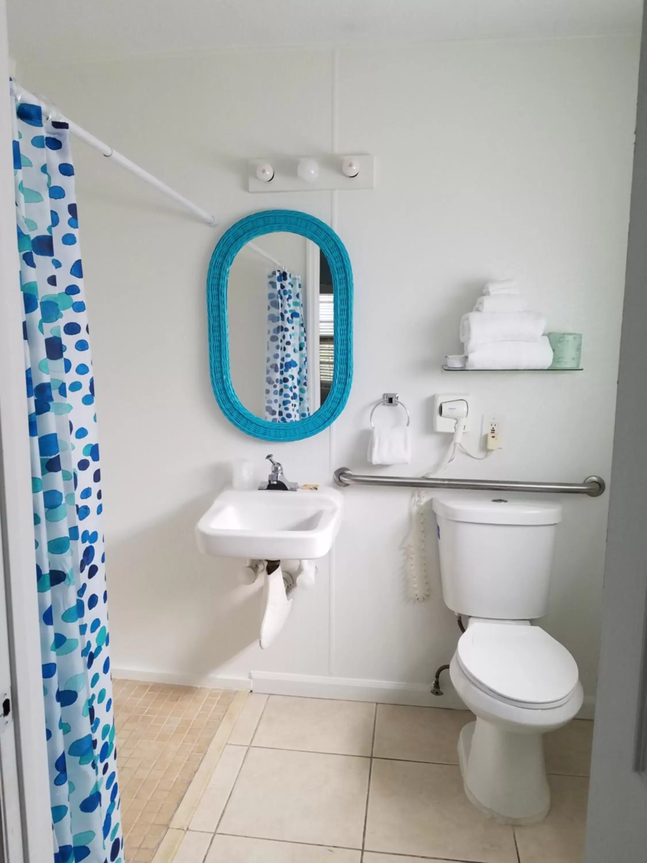 Shower, Bathroom in Blind Pass Resort Motel