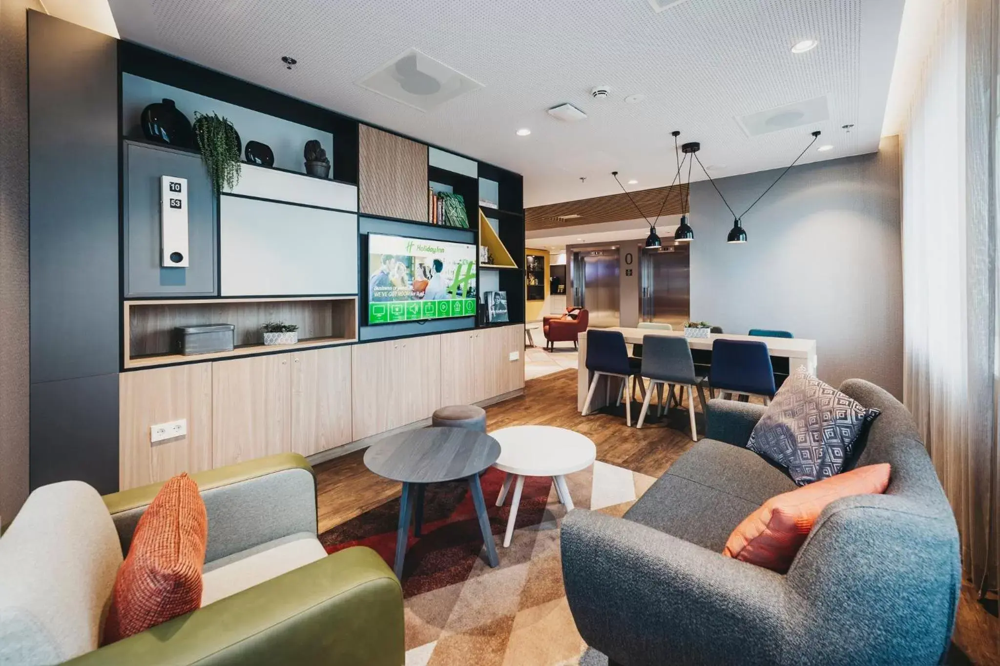 Lobby or reception, Lounge/Bar in Holiday Inn - Eindhoven Airport, an IHG Hotel