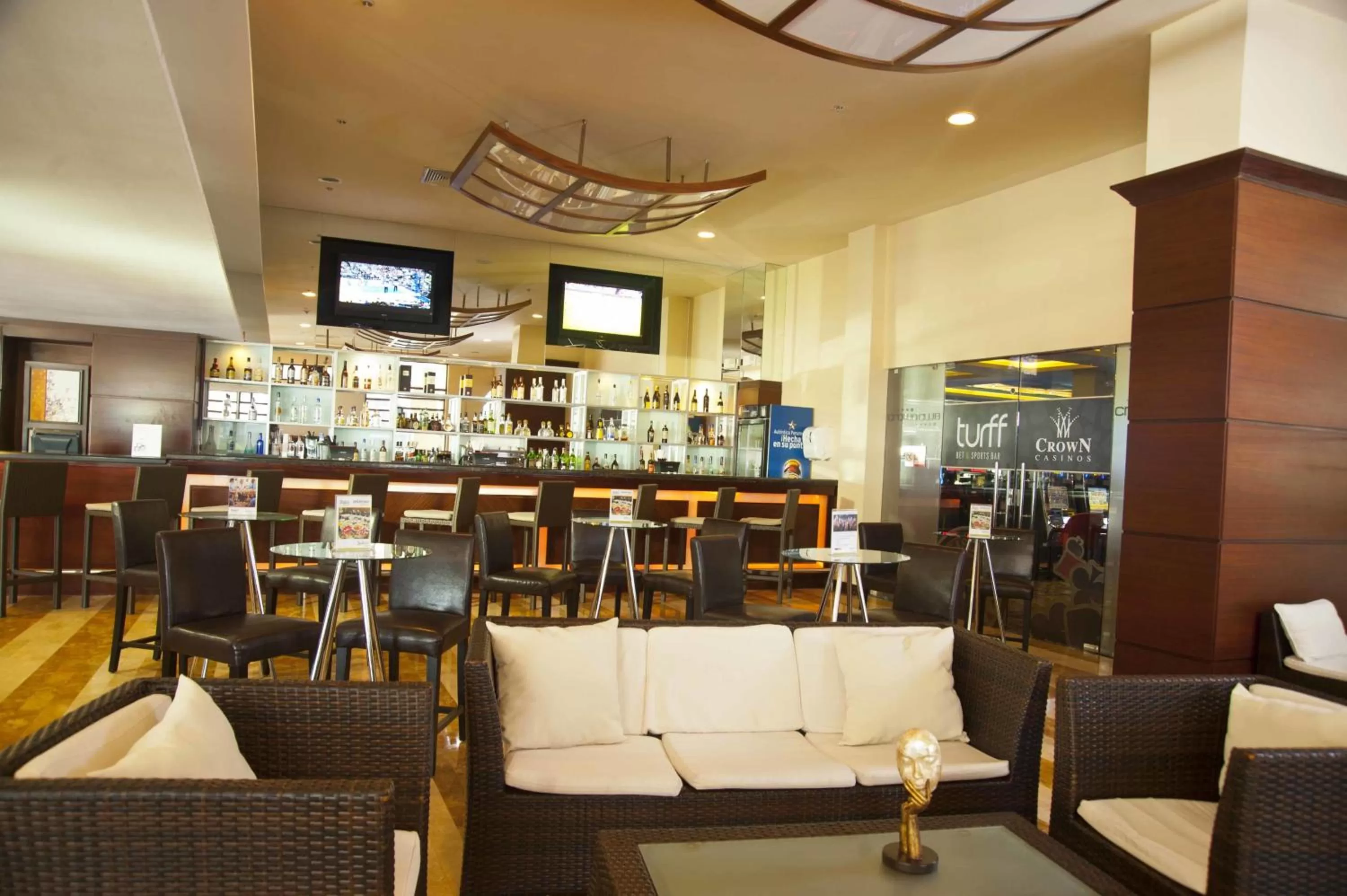 Communal lounge/ TV room in Radisson Colon 2,000 Hotel & Casino