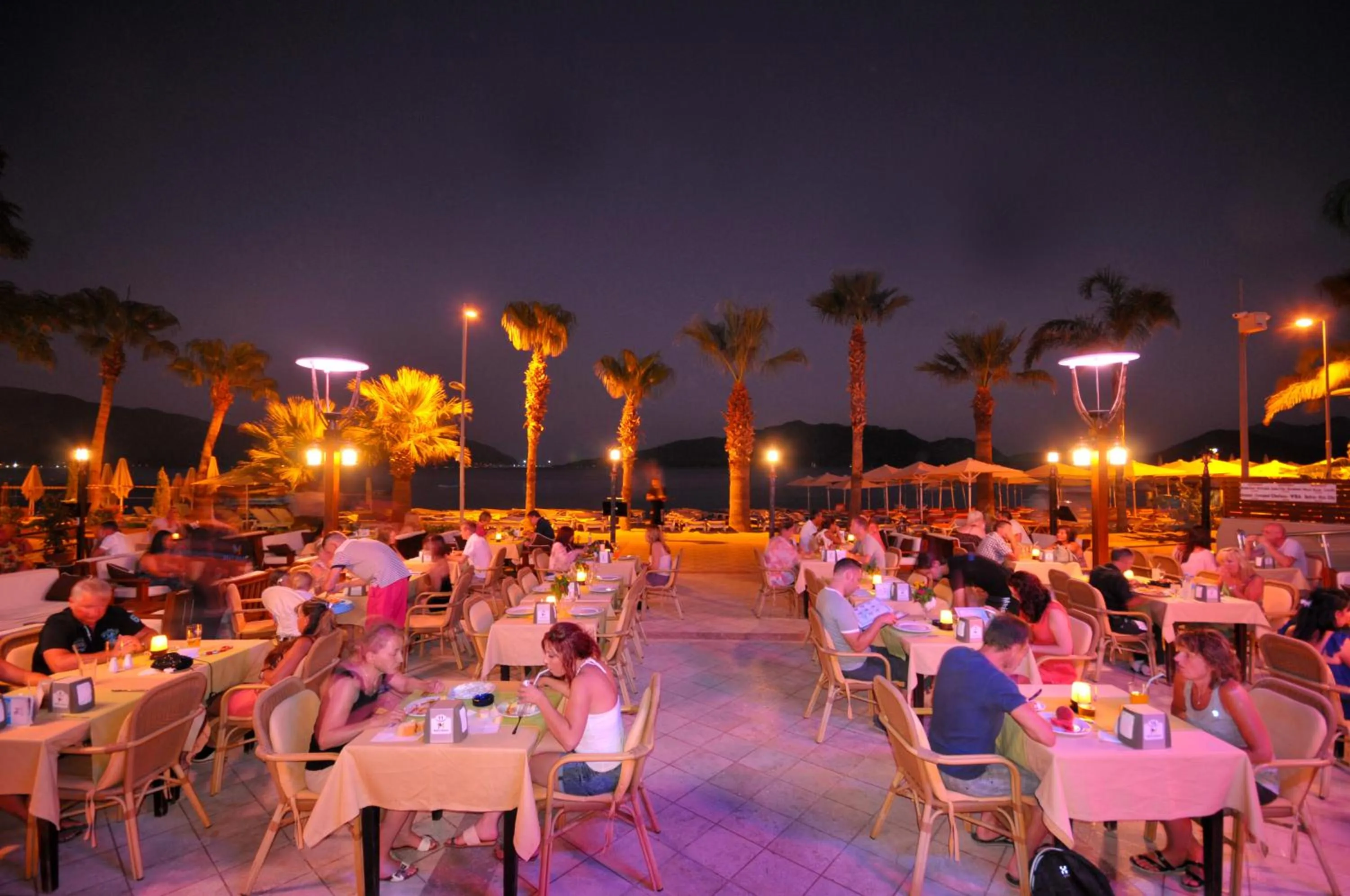 Restaurant/places to eat in Maris Beach Hotel