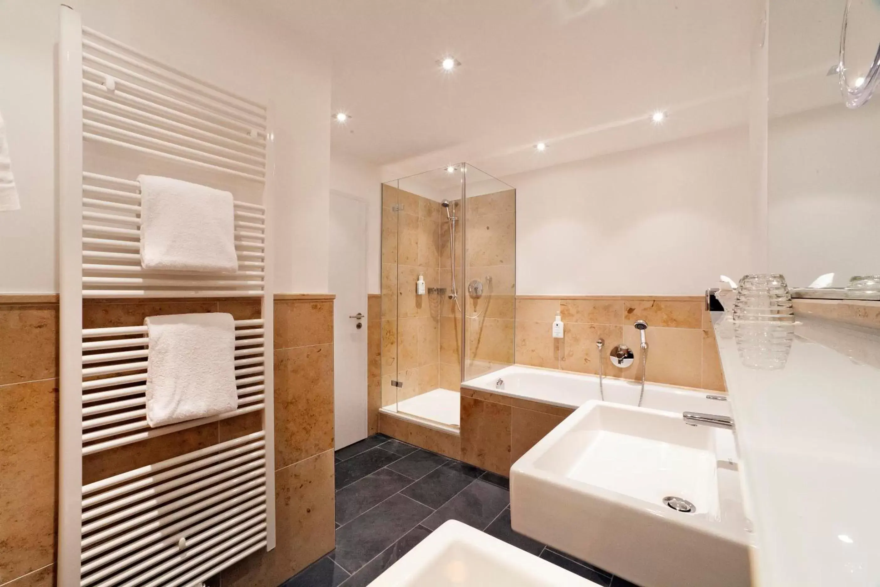 Shower, Bathroom in AKZENT Brauerei Hotel Hirsch