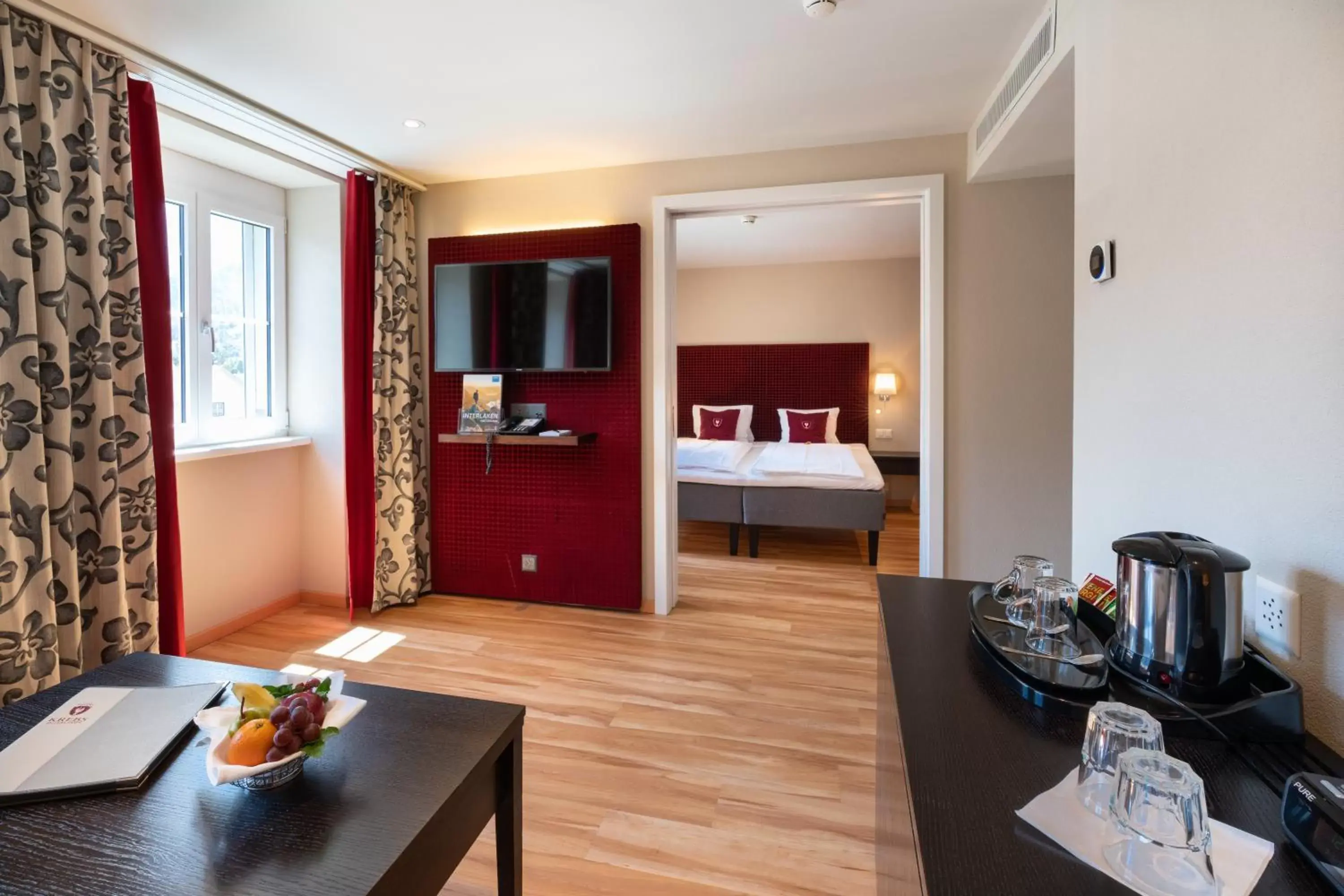 TV and multimedia, Bed in Hotel Krebs Interlaken TV and multimedia, Bed in Hotel Krebs Interlaken